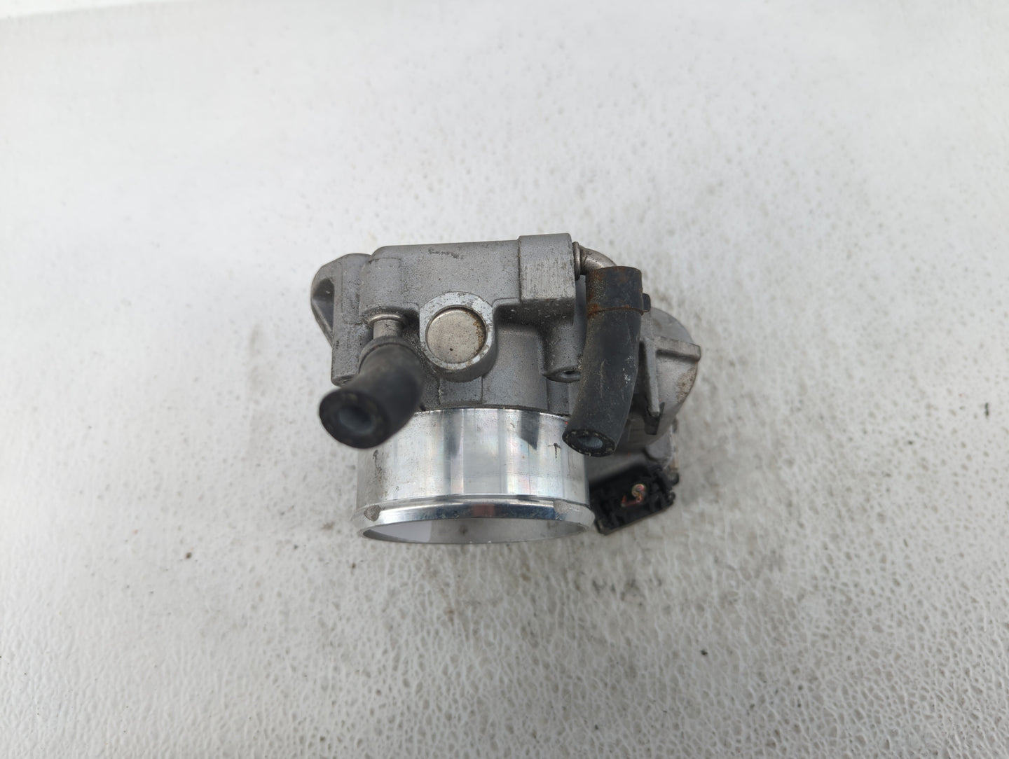 2011-2014 Hyundai Sonata Throttle Body P/N:35100-2G700 Fits Fits 2011 2012 2013 2014 2015 2016 OEM Used Auto Parts - Oemused