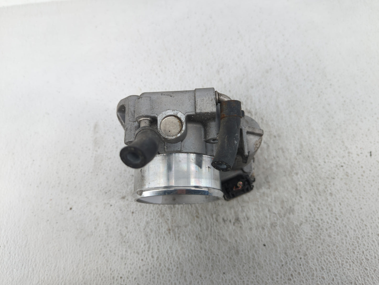2011-2014 Hyundai Sonata Throttle Body P/N:35100-2G700 Fits Fits 2011 2012 2013 2014 2015 2016 OEM Used Auto Parts - Oemused