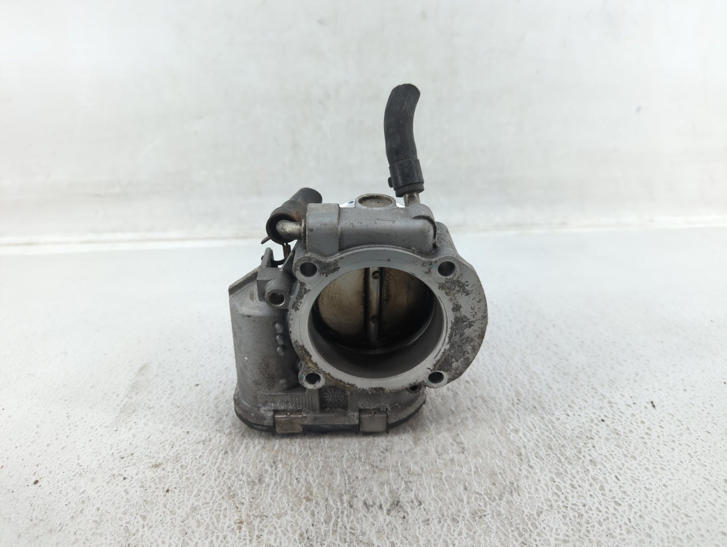 2011-2014 Hyundai Sonata Throttle Body P/N:35100-2G700 Fits Fits 2011 2012 2013 2014 2015 2016 OEM Used Auto Parts - Oemused