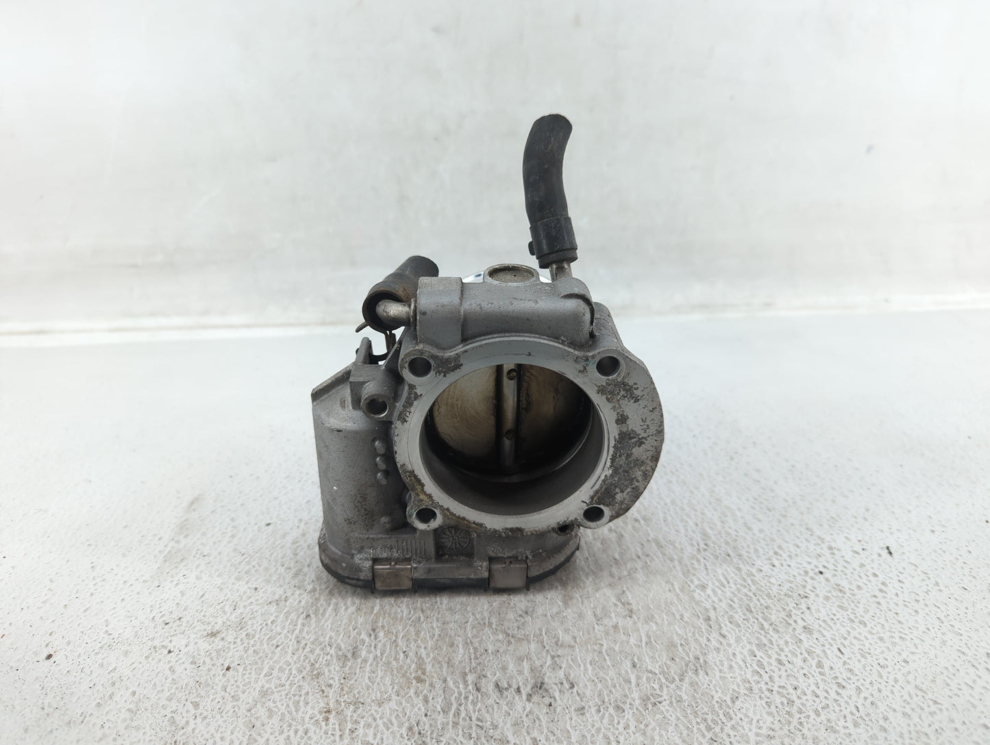 2011-2014 Hyundai Sonata Throttle Body P/N:35100-2G700 Fits Fits 2011 2012 2013 2014 2015 2016 OEM Used Auto Parts - Oemused