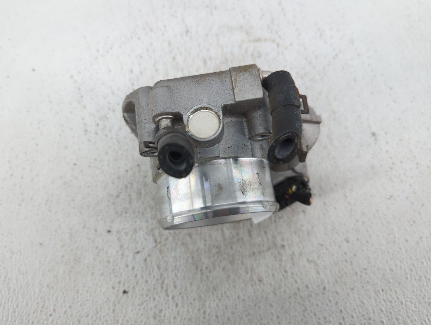 2011-2014 Hyundai Sonata Throttle Body P/N:35100-2G700 Fits Fits 2011 2012 2013 2014 2015 2016 OEM Used Auto Parts - Oemused