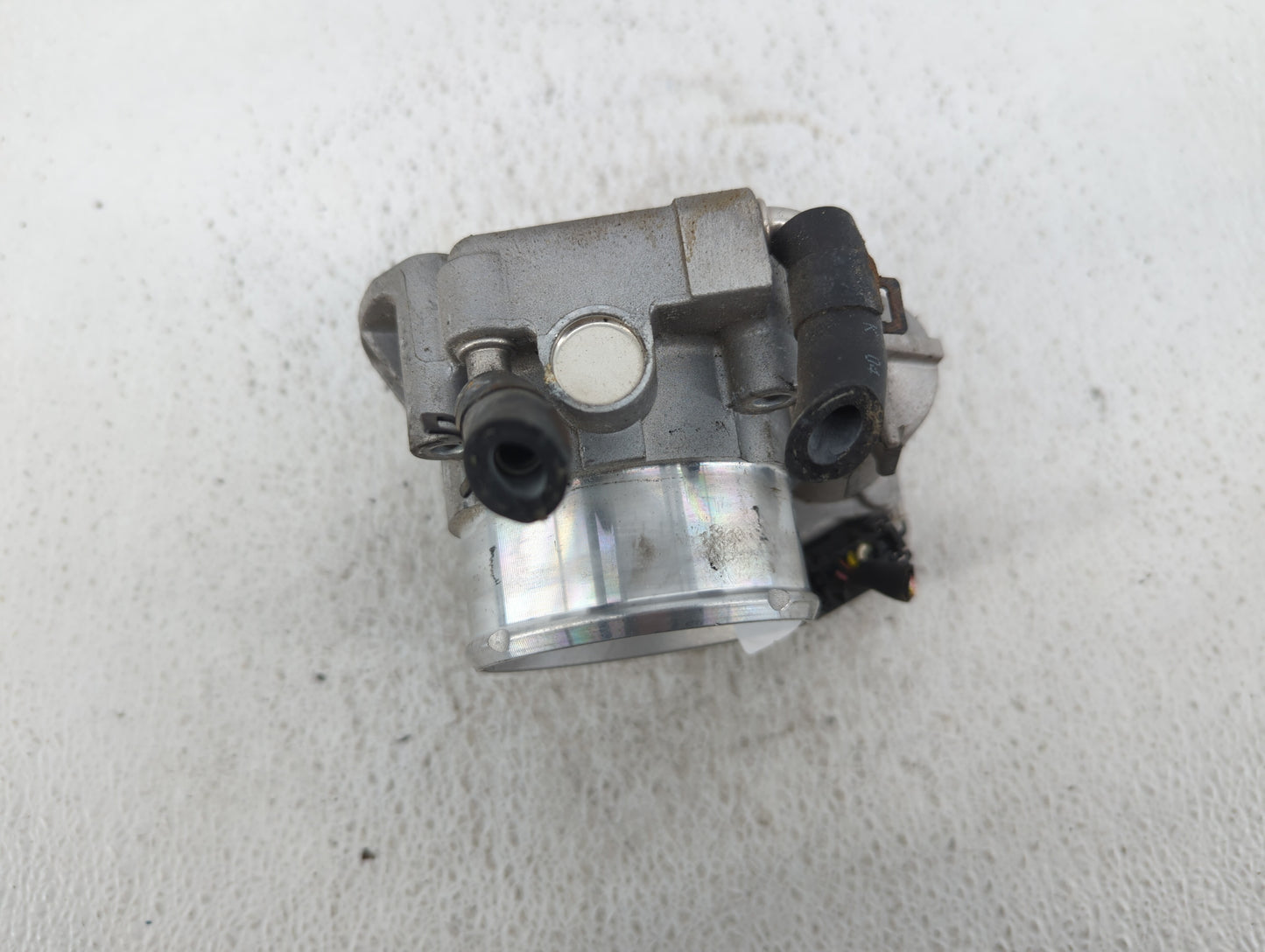 2011-2014 Hyundai Sonata Throttle Body P/N:35100-2G700 Fits Fits 2011 2012 2013 2014 2015 2016 OEM Used Auto Parts - Oemused