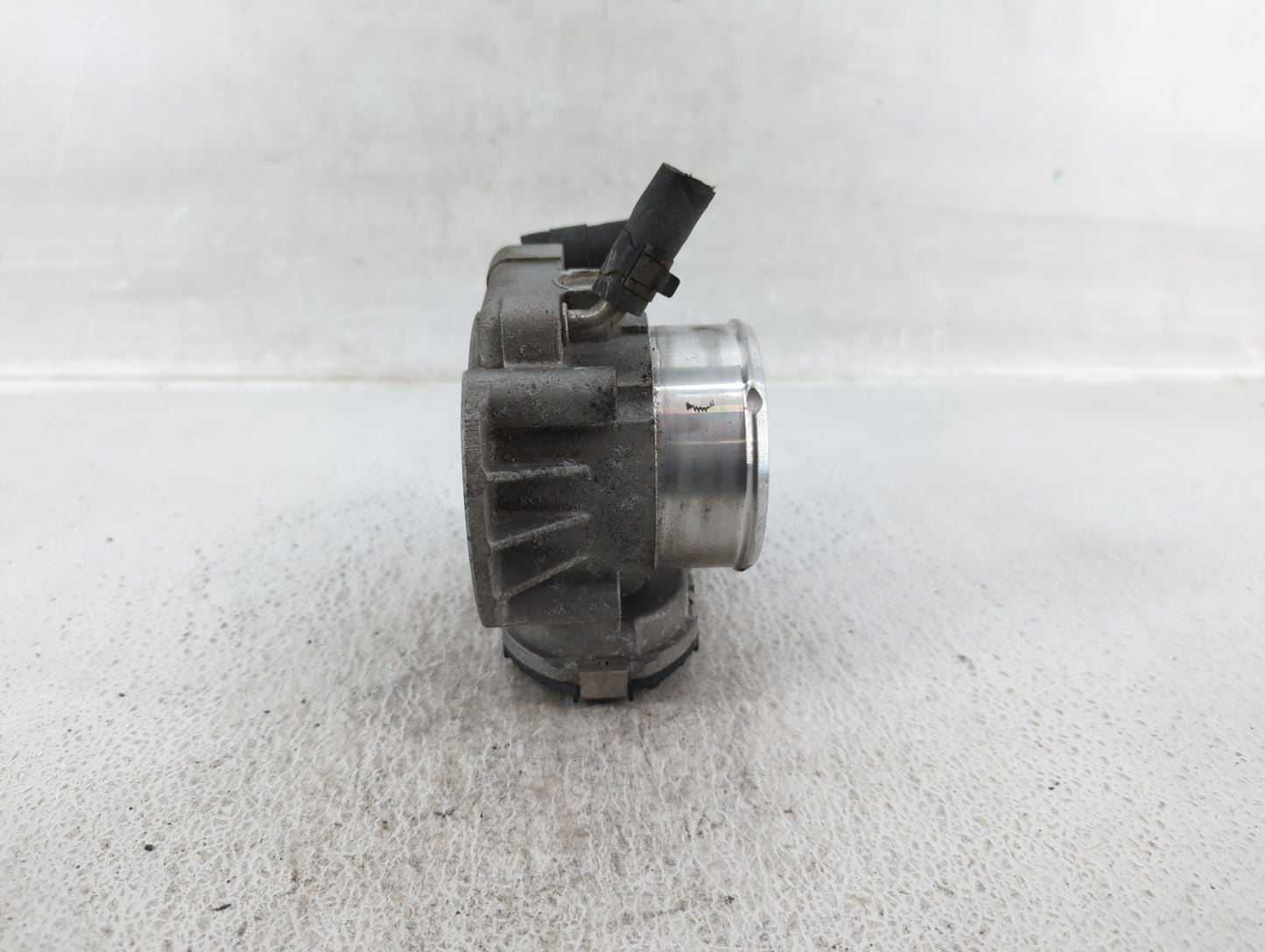 2011-2014 Hyundai Sonata Throttle Body P/N:35100-2G700 Fits Fits 2011 2012 2013 2014 2015 2016 OEM Used Auto Parts - Oemused