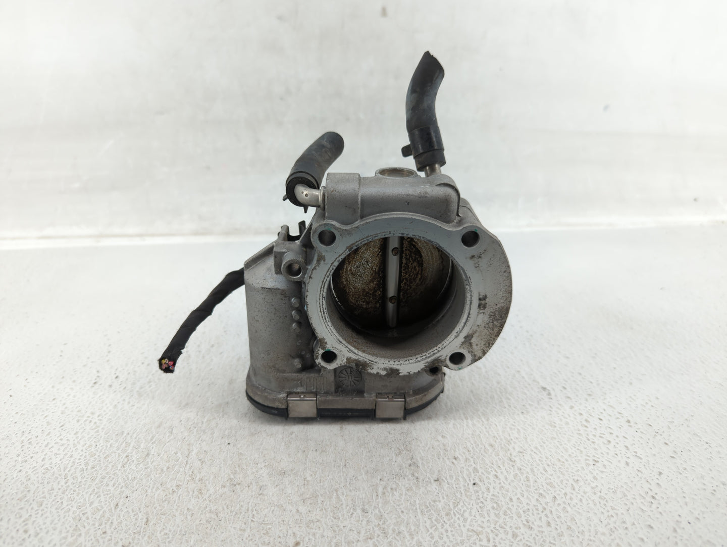 2011-2014 Hyundai Sonata Throttle Body P/N:35100-2G700 Fits Fits 2011 2012 2013 2014 2015 2016 OEM Used Auto Parts - Oemused