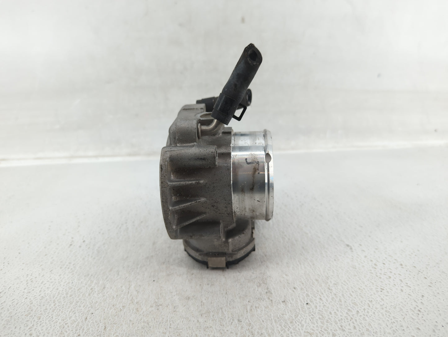 2011-2014 Hyundai Sonata Throttle Body P/N:35100-2G700 Fits Fits 2011 2012 2013 2014 2015 2016 OEM Used Auto Parts - Oemused