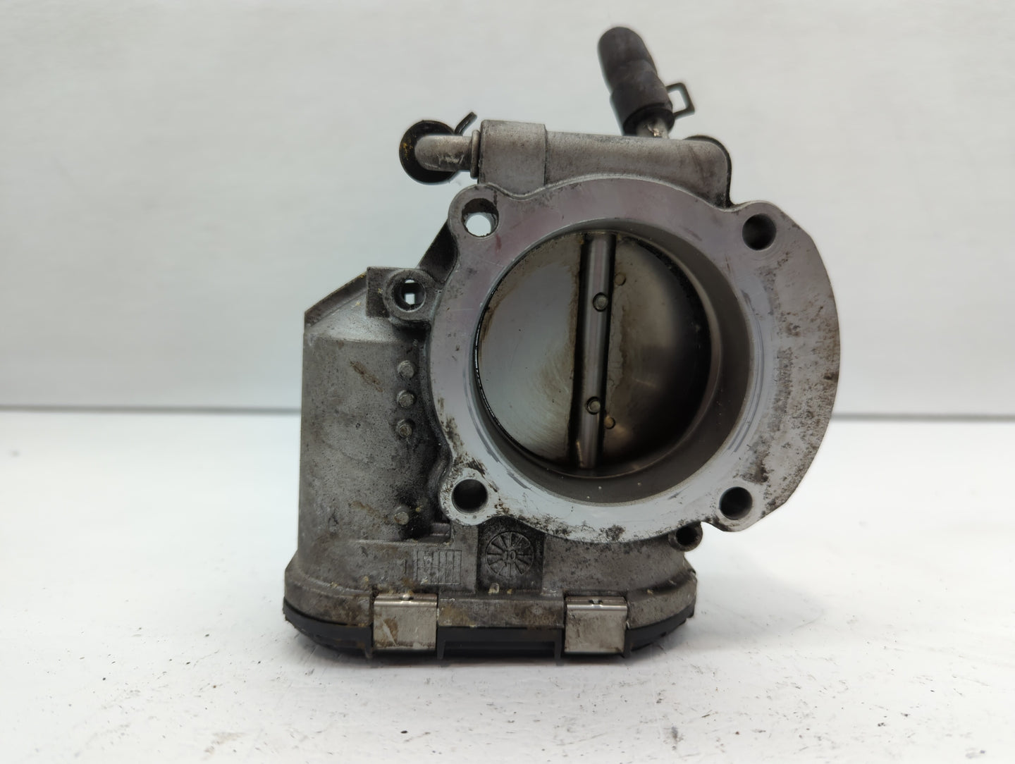 2011-2014 Hyundai Sonata Throttle Body P/N:35100-2G700 Fits Fits 2011 2012 2013 2014 2015 2016 OEM Used Auto Parts - Oemused
