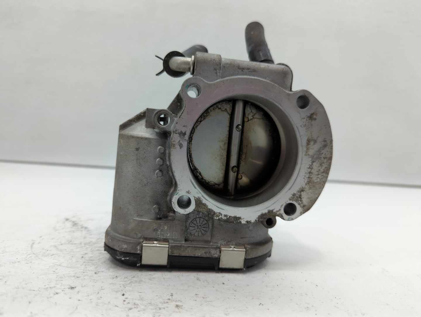 2011-2014 Hyundai Sonata Throttle Body P/N:35100-2G700 Fits Fits 2011 2012 2013 2014 2015 2016 OEM Used Auto Parts - Oemused