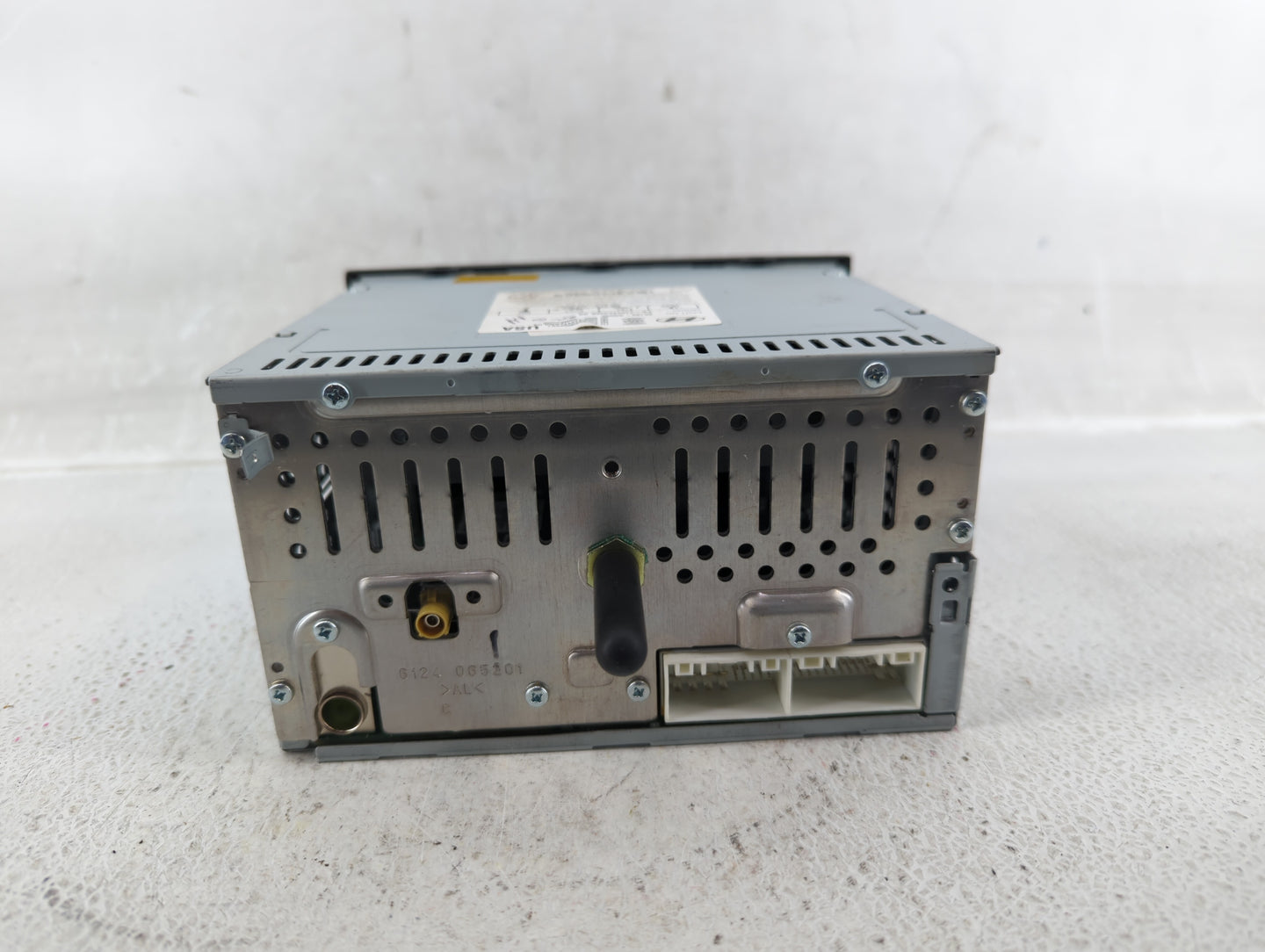 2011-2011 Hyundai Sonata Am Fm Cd Player Radio Receiver - Oemusedautoparts1.com