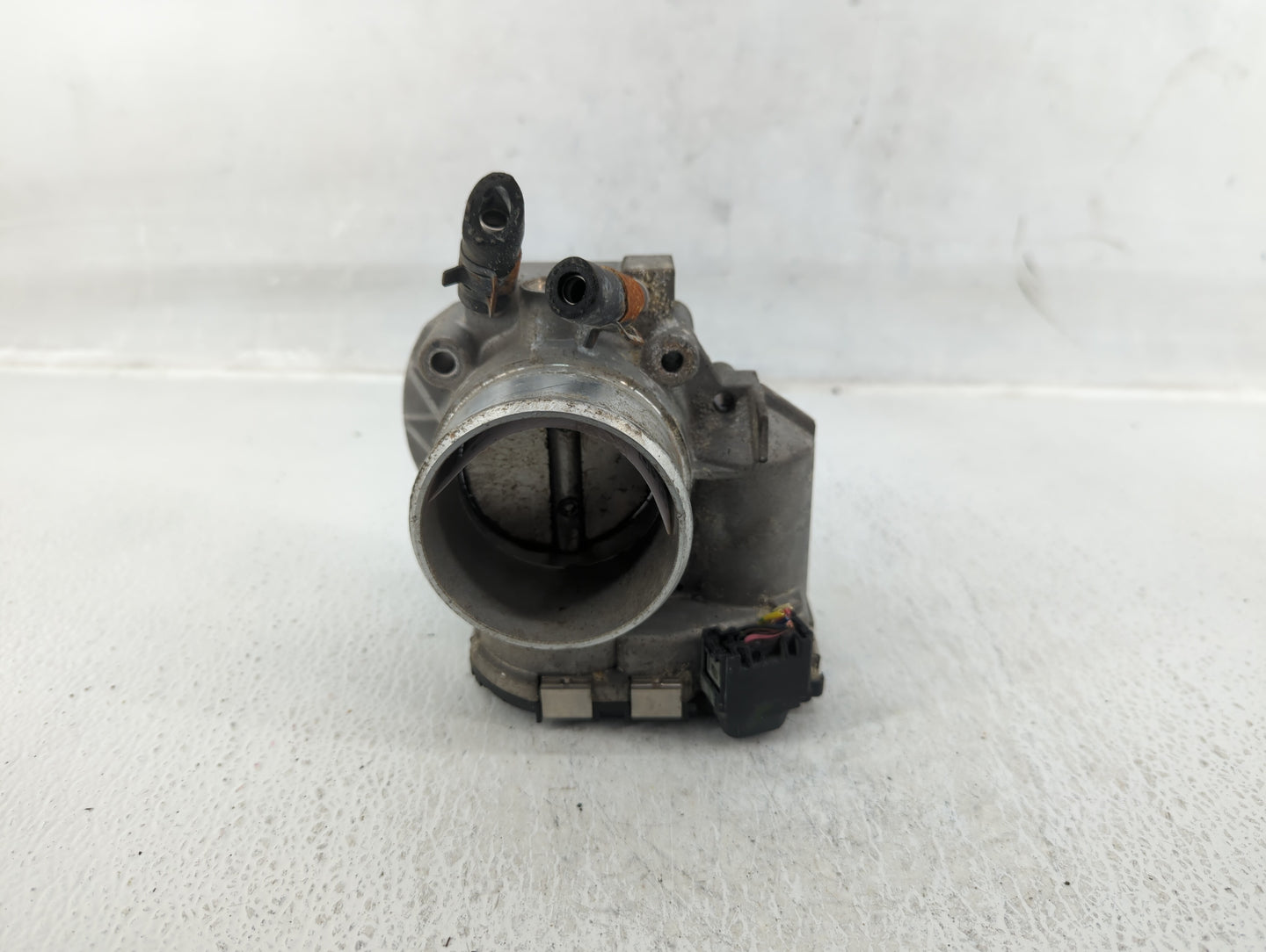 2011-2014 Hyundai Sonata Throttle Body P/N:35100-2G710 Fits Fits 2011 2012 2013 2014 2015 2016 OEM Used Auto Parts - Oemused