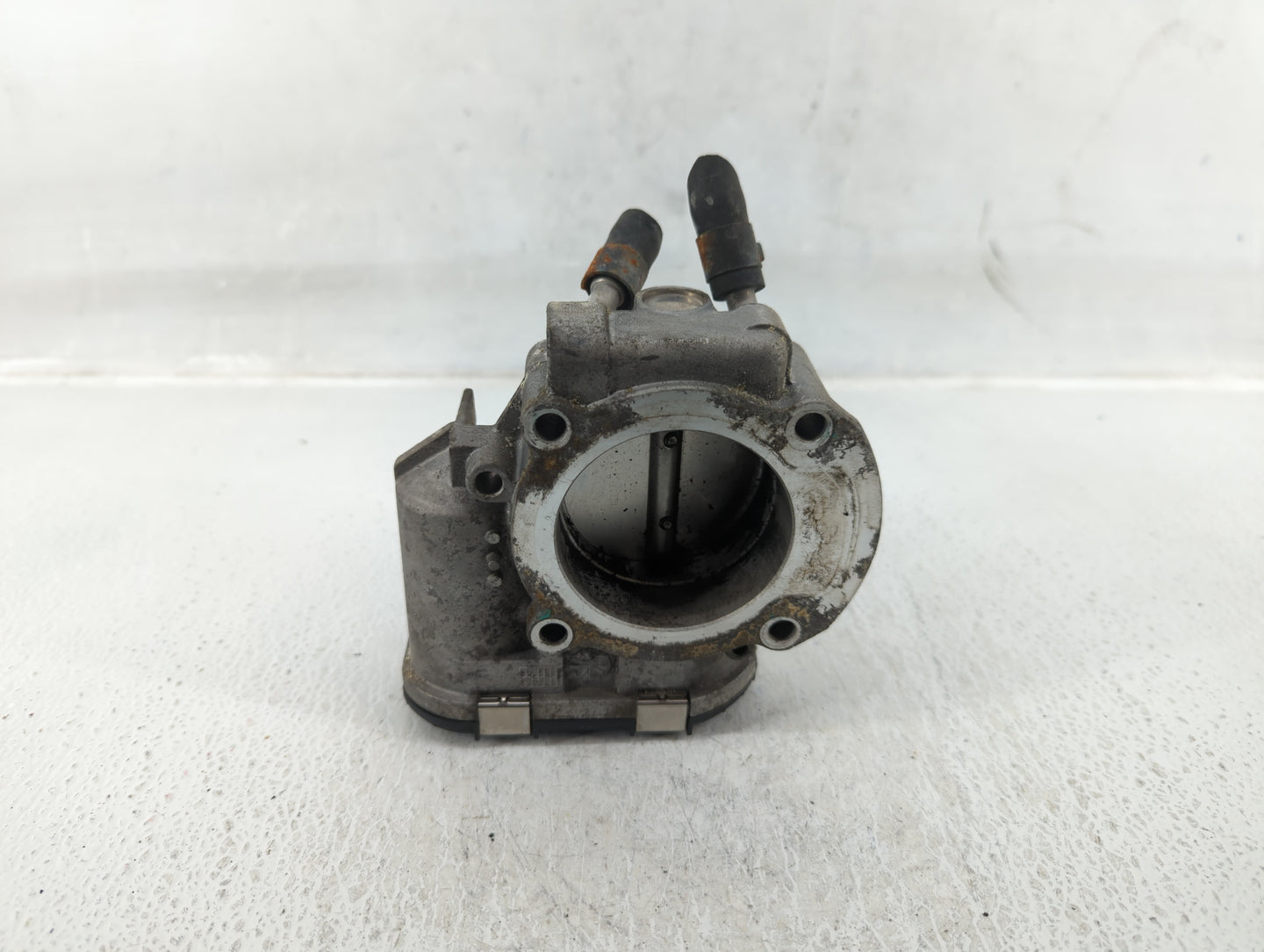 2011-2014 Hyundai Sonata Throttle Body P/N:35100-2G710 Fits Fits 2011 2012 2013 2014 2015 2016 OEM Used Auto Parts - Oemused