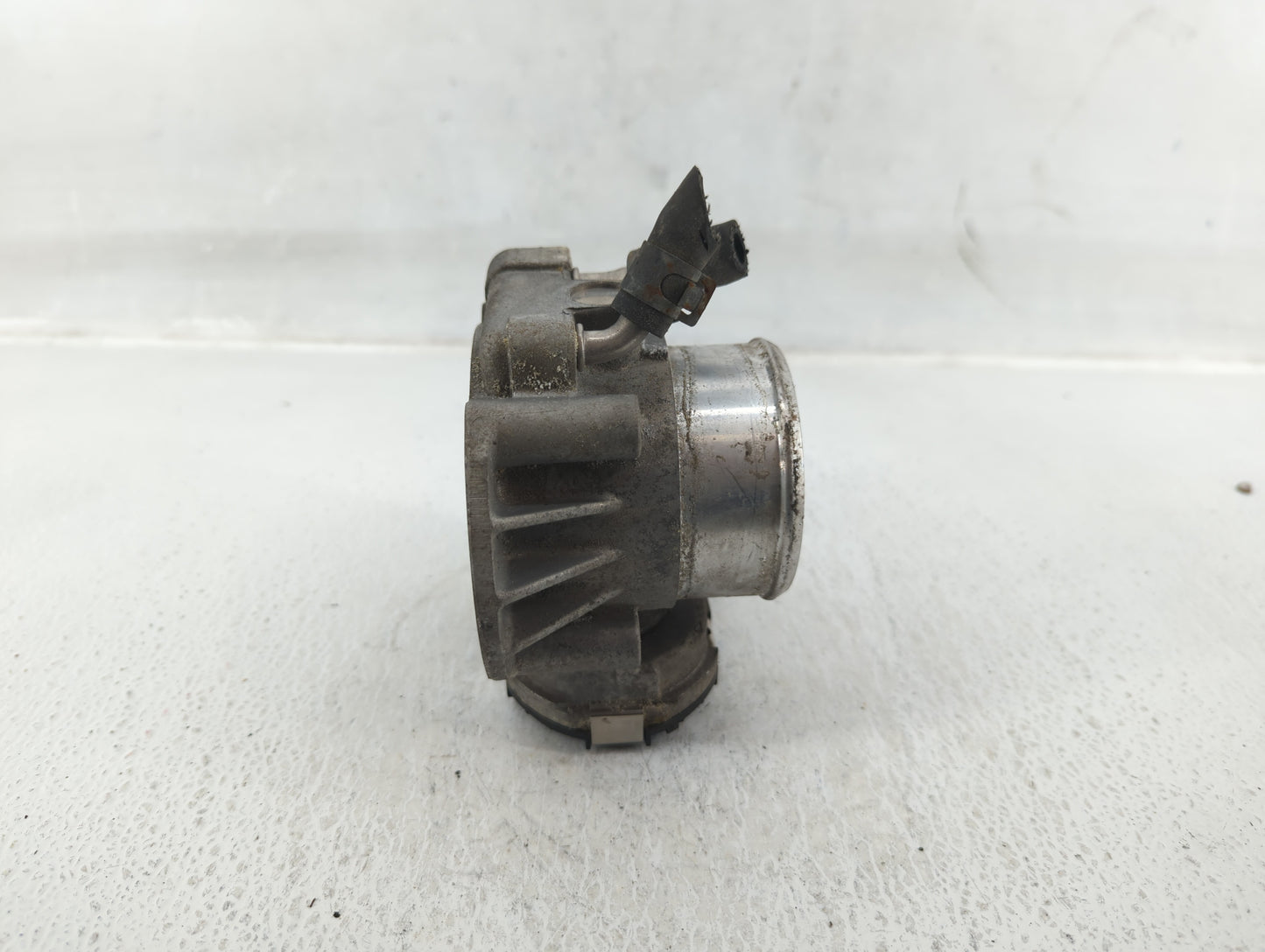 2011-2014 Hyundai Sonata Throttle Body P/N:35100-2G710 Fits Fits 2011 2012 2013 2014 2015 2016 OEM Used Auto Parts - Oemused