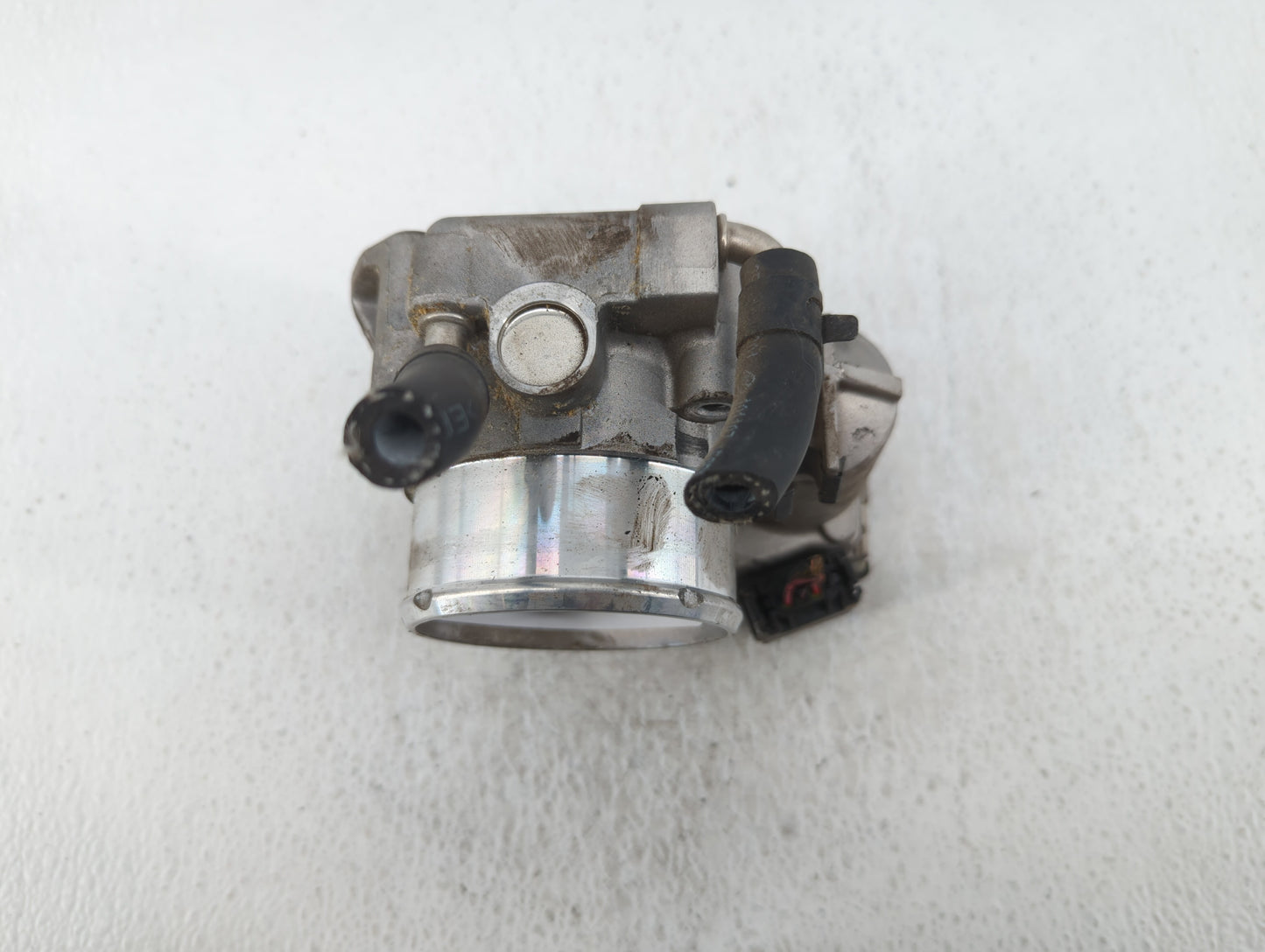 2011-2014 Hyundai Sonata Throttle Body P/N:35100-2C700 Fits Fits 2011 2012 2013 2014 2015 2016 OEM Used Auto Parts - Oemused