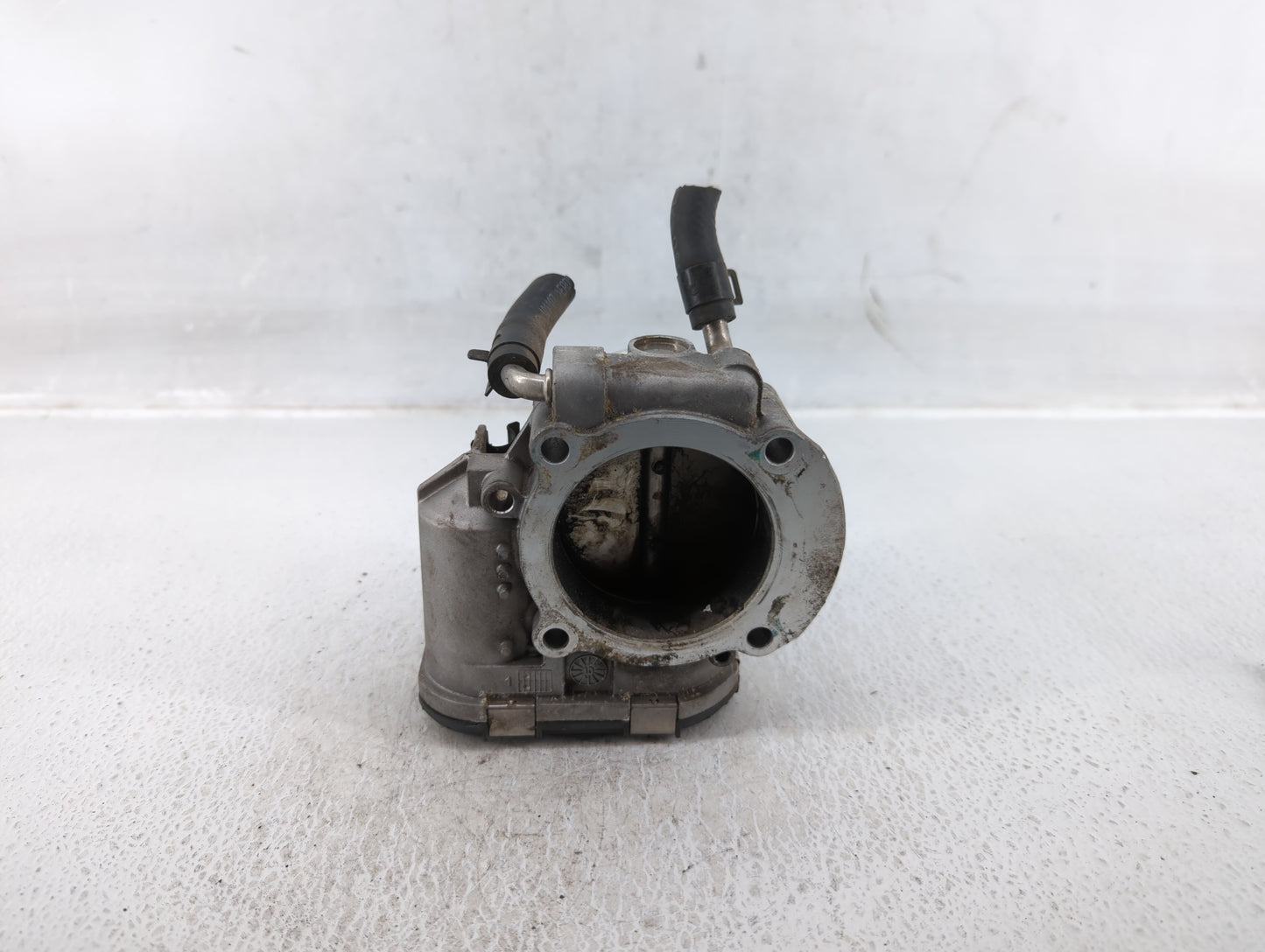 2011-2014 Hyundai Sonata Throttle Body P/N:35100-2C700 Fits Fits 2011 2012 2013 2014 2015 2016 OEM Used Auto Parts - Oemused