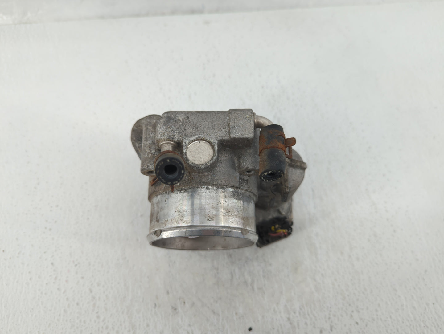 2011-2014 Hyundai Sonata Throttle Body P/N:35100-2G700 Fits Fits 2011 2012 2013 2014 2015 2016 OEM Used Auto Parts - Oemused