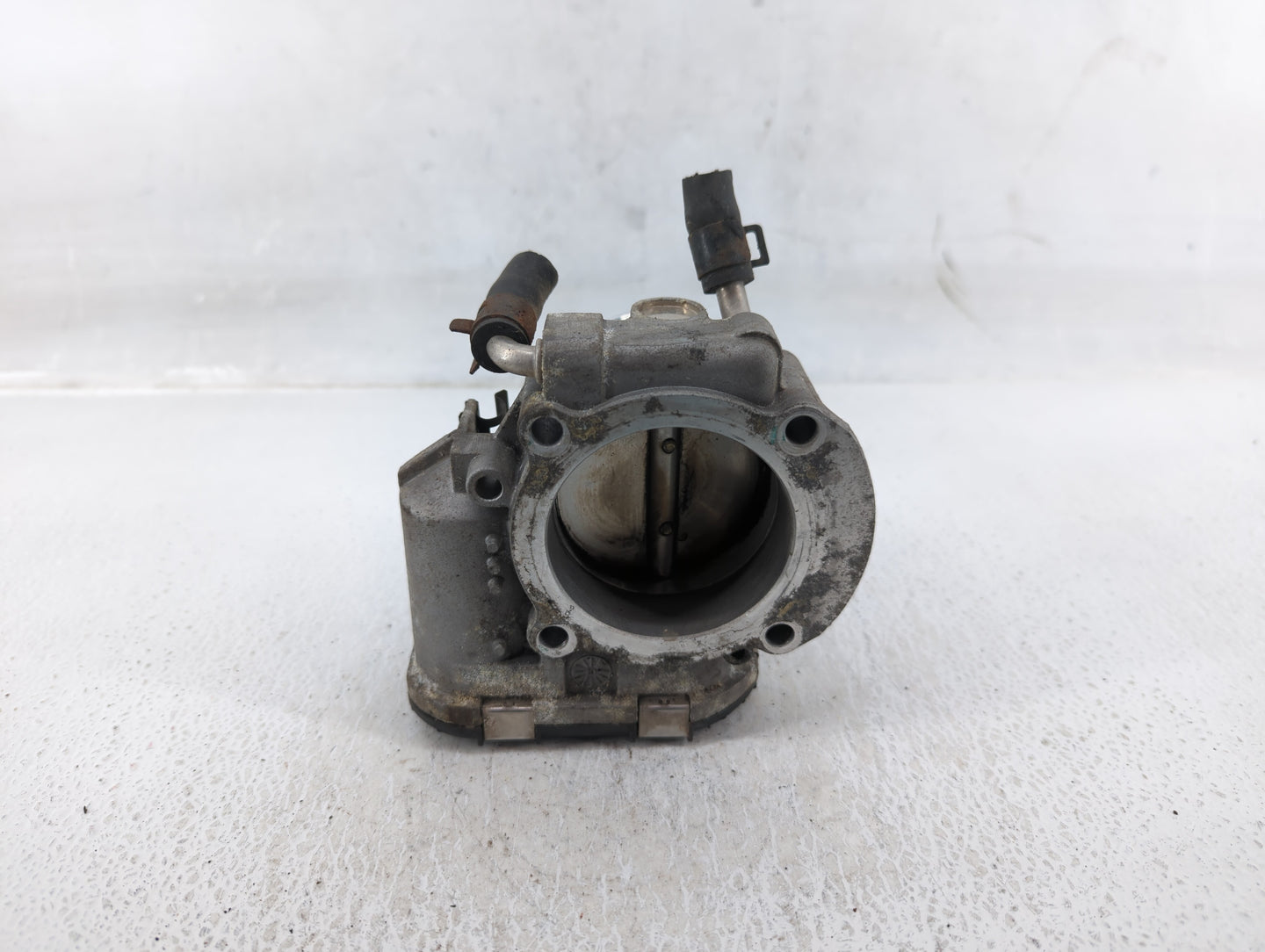 2011-2014 Hyundai Sonata Throttle Body P/N:35100-2G700 Fits Fits 2011 2012 2013 2014 2015 2016 OEM Used Auto Parts - Oemused
