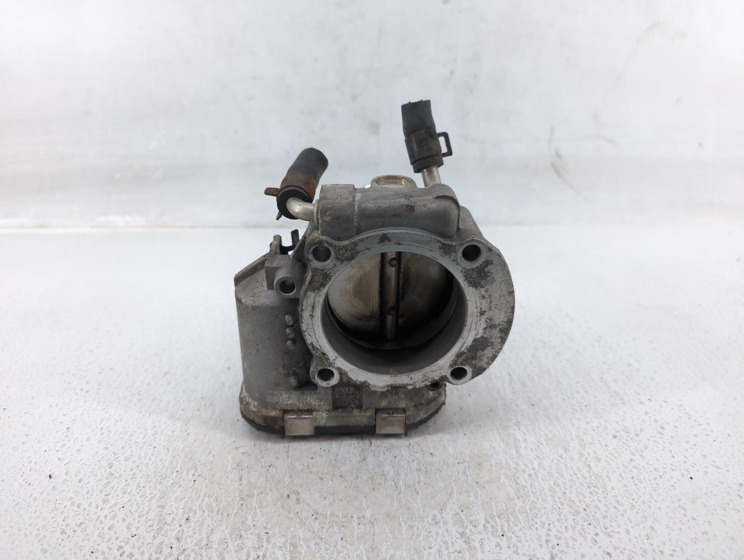 2011-2014 Hyundai Sonata Throttle Body P/N:35100-2G700 Fits Fits 2011 2012 2013 2014 2015 2016 OEM Used Auto Parts - Oemused