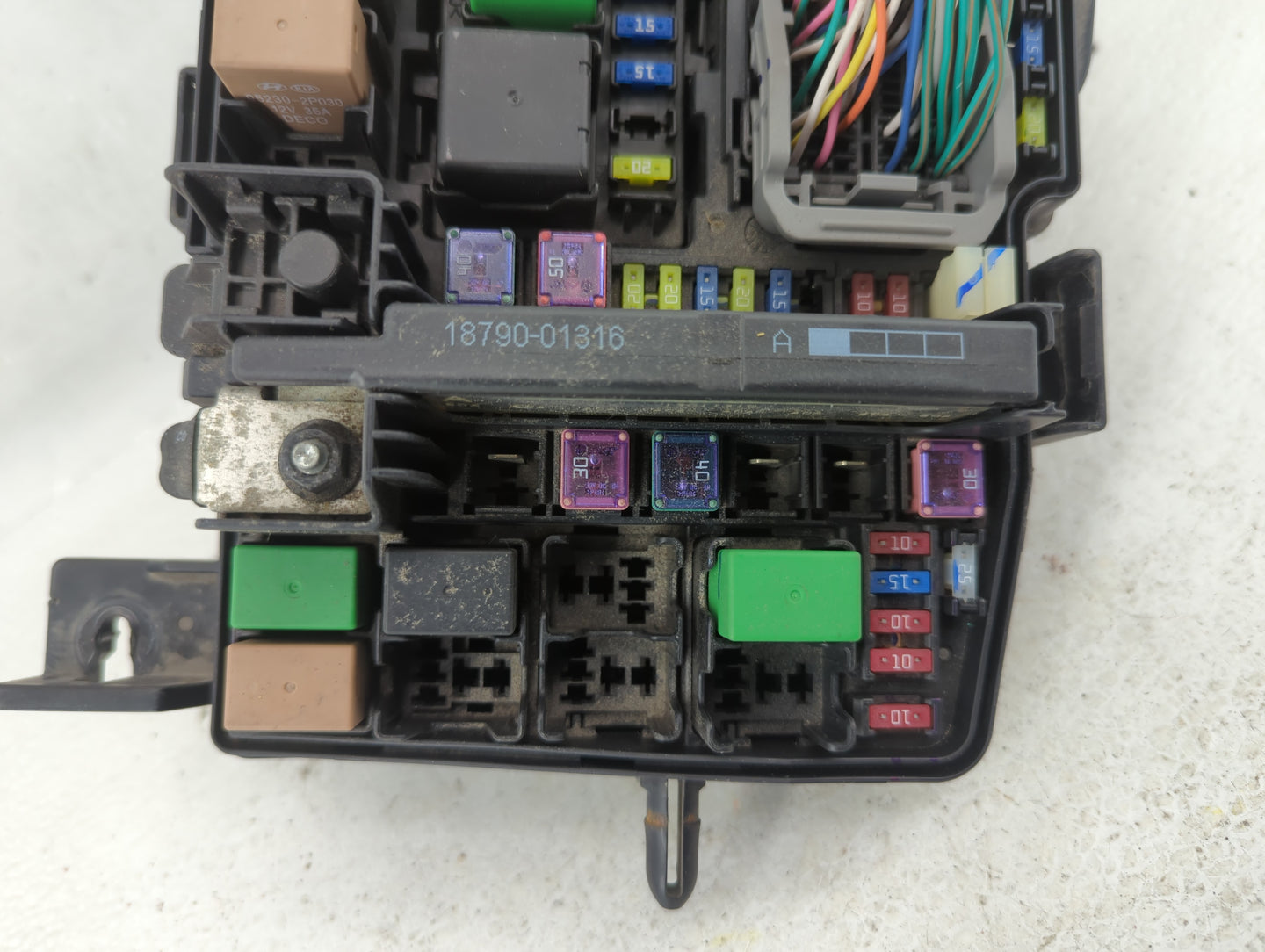 2011-2014 Hyundai Sonata Fusebox Fuse Box Panel Relay Module P/N:91950-3S711 Fits Fits 2011 2012 2013 2014 OEM Used Auto Par