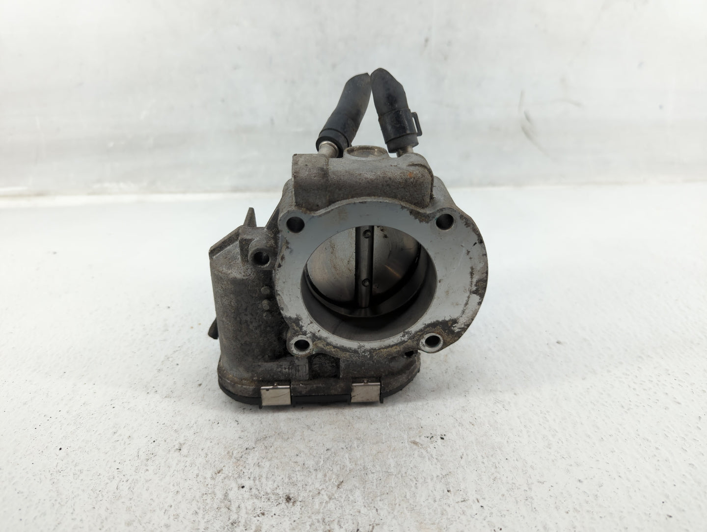 2011-2014 Hyundai Sonata Throttle Body P/N:35100-2G710 Fits Fits 2011 2012 2013 2014 2015 2016 OEM Used Auto Parts - Oemused