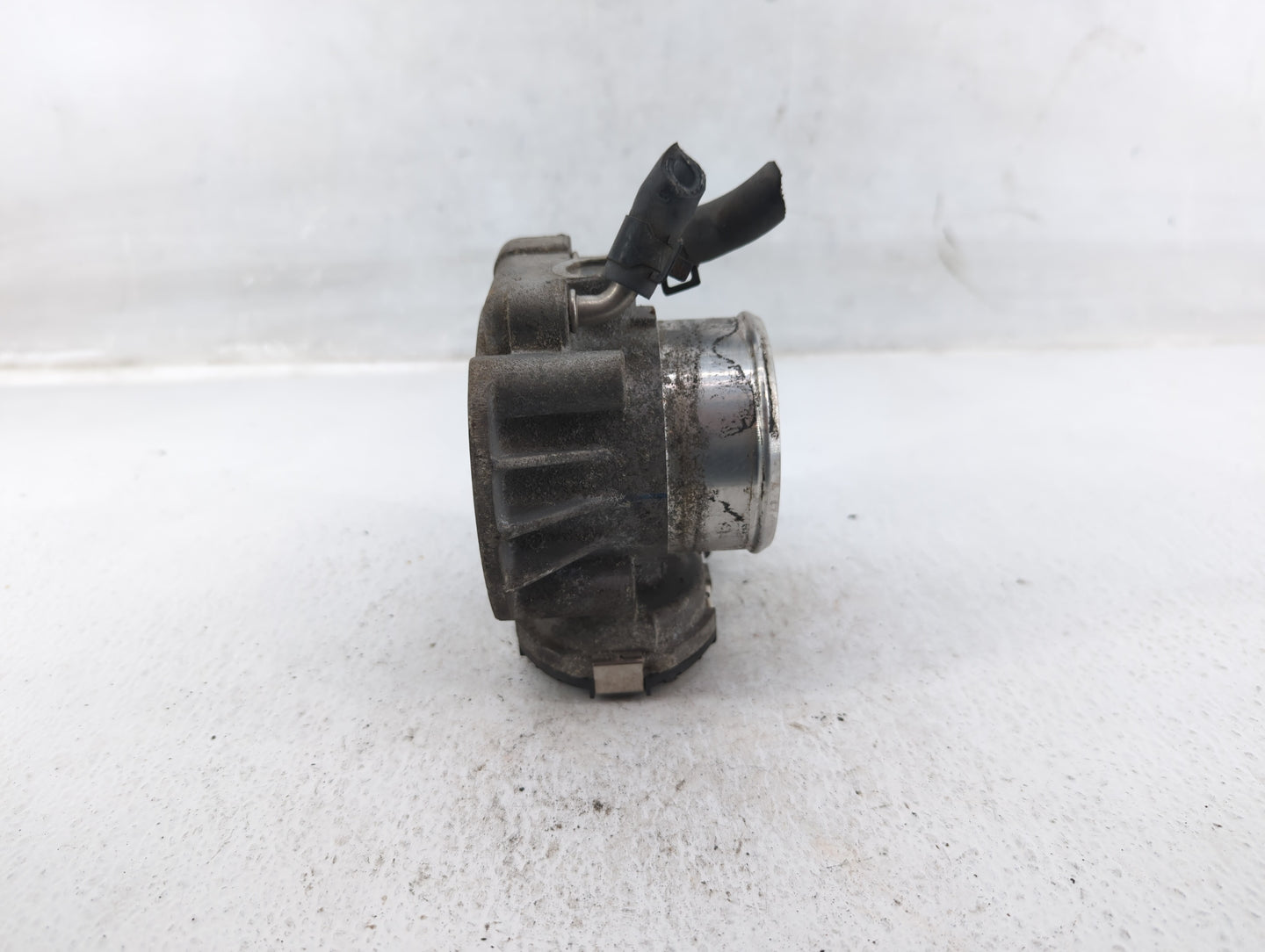 2011-2014 Hyundai Sonata Throttle Body P/N:35100-2G710 Fits Fits 2011 2012 2013 2014 2015 2016 OEM Used Auto Parts - Oemused