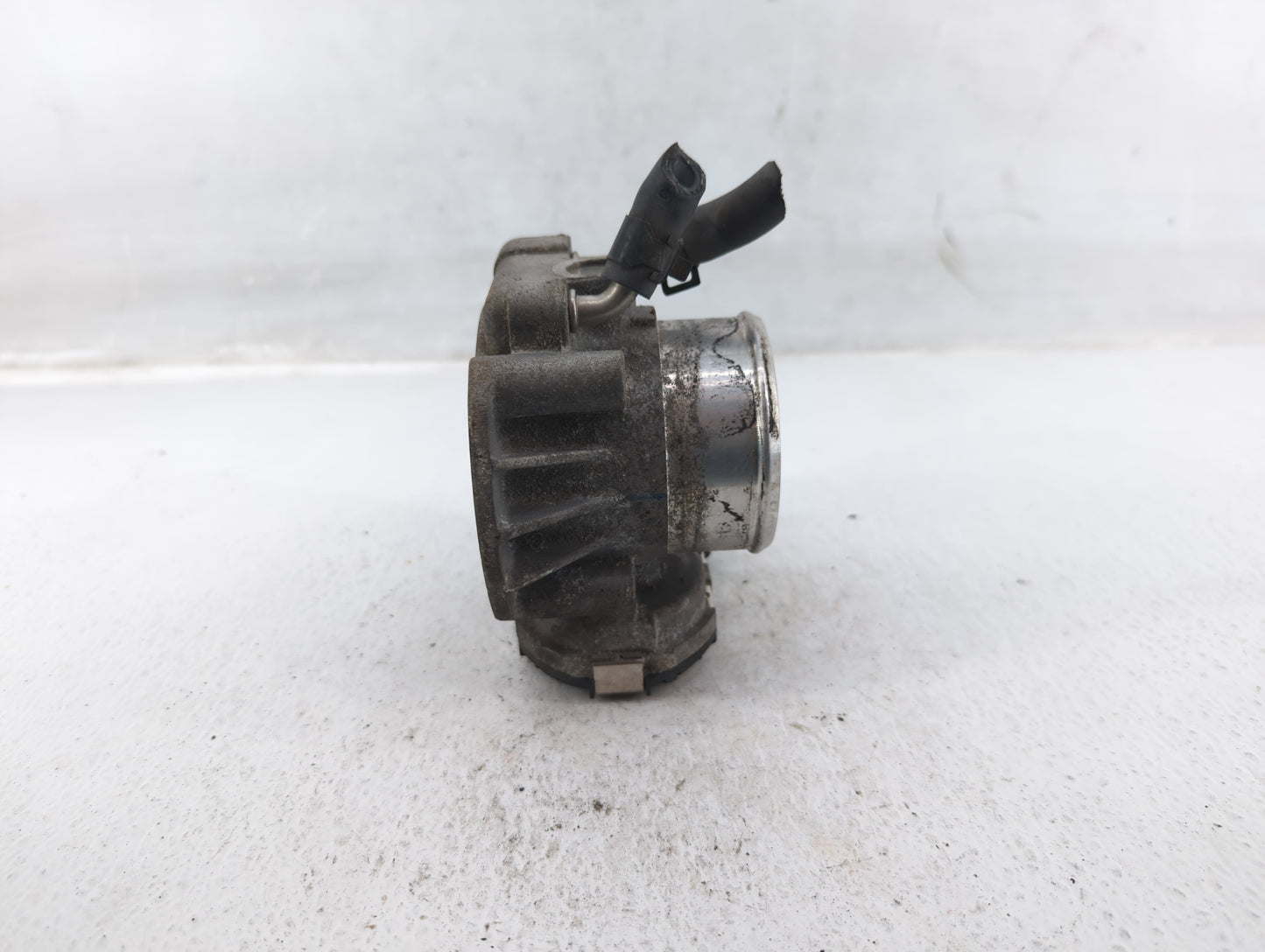 2011-2014 Hyundai Sonata Throttle Body P/N:35100-2G710 Fits Fits 2011 2012 2013 2014 2015 2016 OEM Used Auto Parts - Oemused