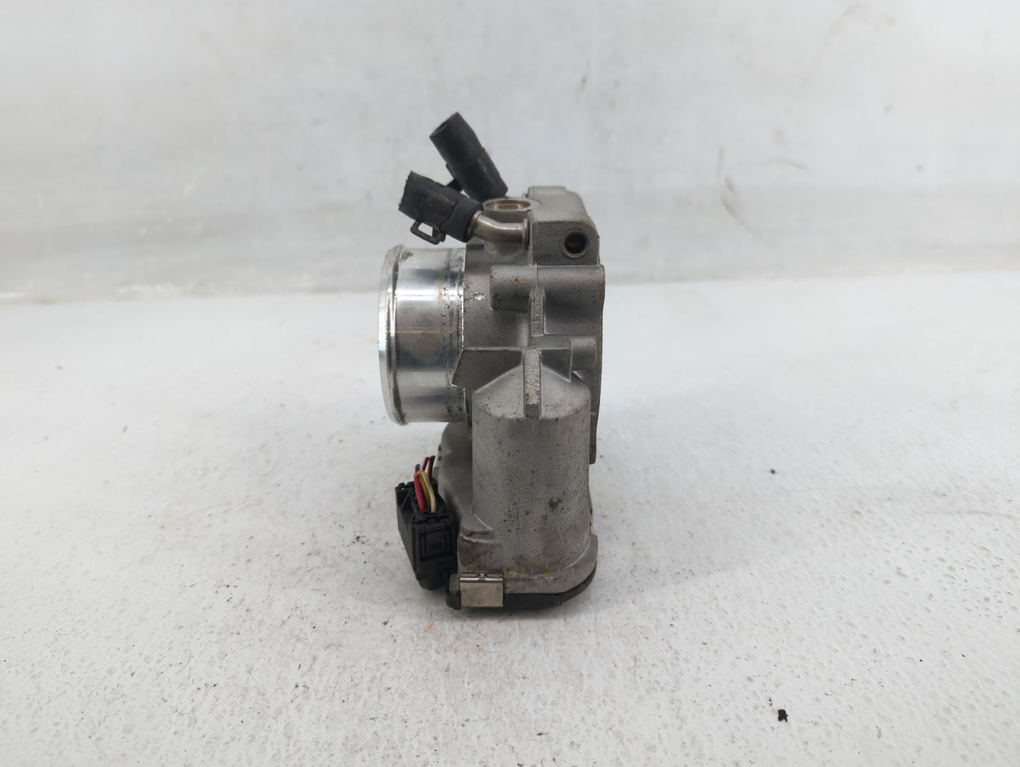 2011-2014 Hyundai Sonata Throttle Body P/N:35100-2G710 Fits Fits 2011 2012 2013 2014 2015 2016 OEM Used Auto Parts - Oemused