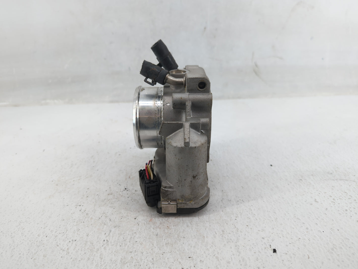 2011-2014 Hyundai Sonata Throttle Body P/N:35100-2G710 Fits Fits 2011 2012 2013 2014 2015 2016 OEM Used Auto Parts - Oemused