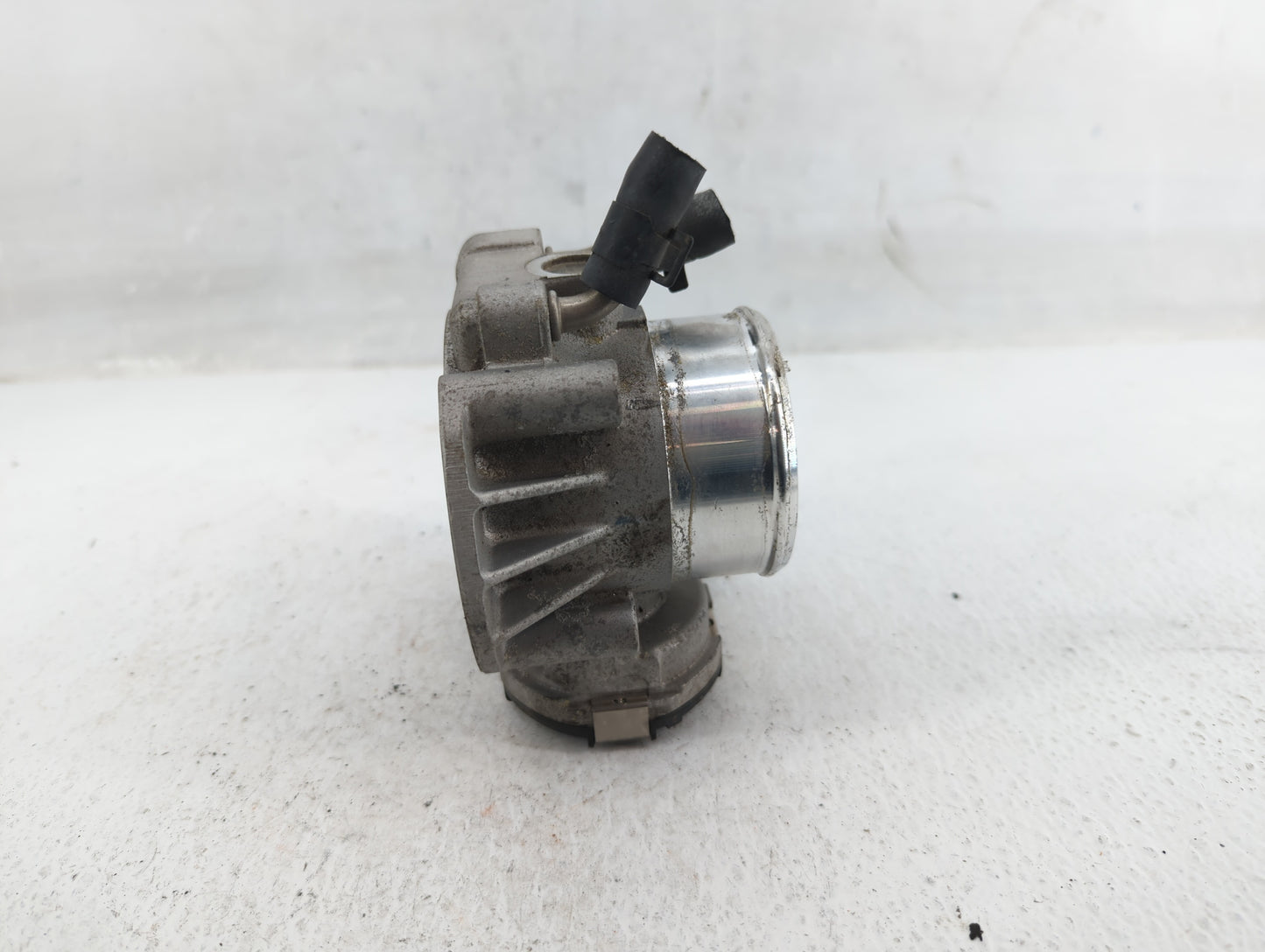 2011-2014 Hyundai Sonata Throttle Body P/N:35100-2G710 Fits Fits 2011 2012 2013 2014 2015 2016 OEM Used Auto Parts - Oemused