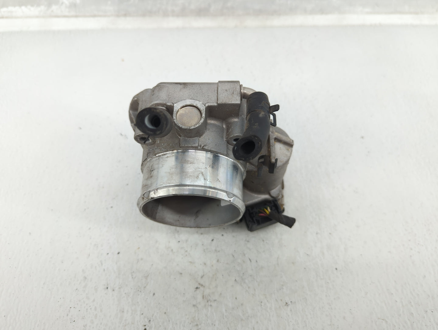 2011-2014 Hyundai Sonata Throttle Body P/N:35100-2G700 Fits Fits 2011 2012 2013 2014 2015 2016 OEM Used Auto Parts - Oemused