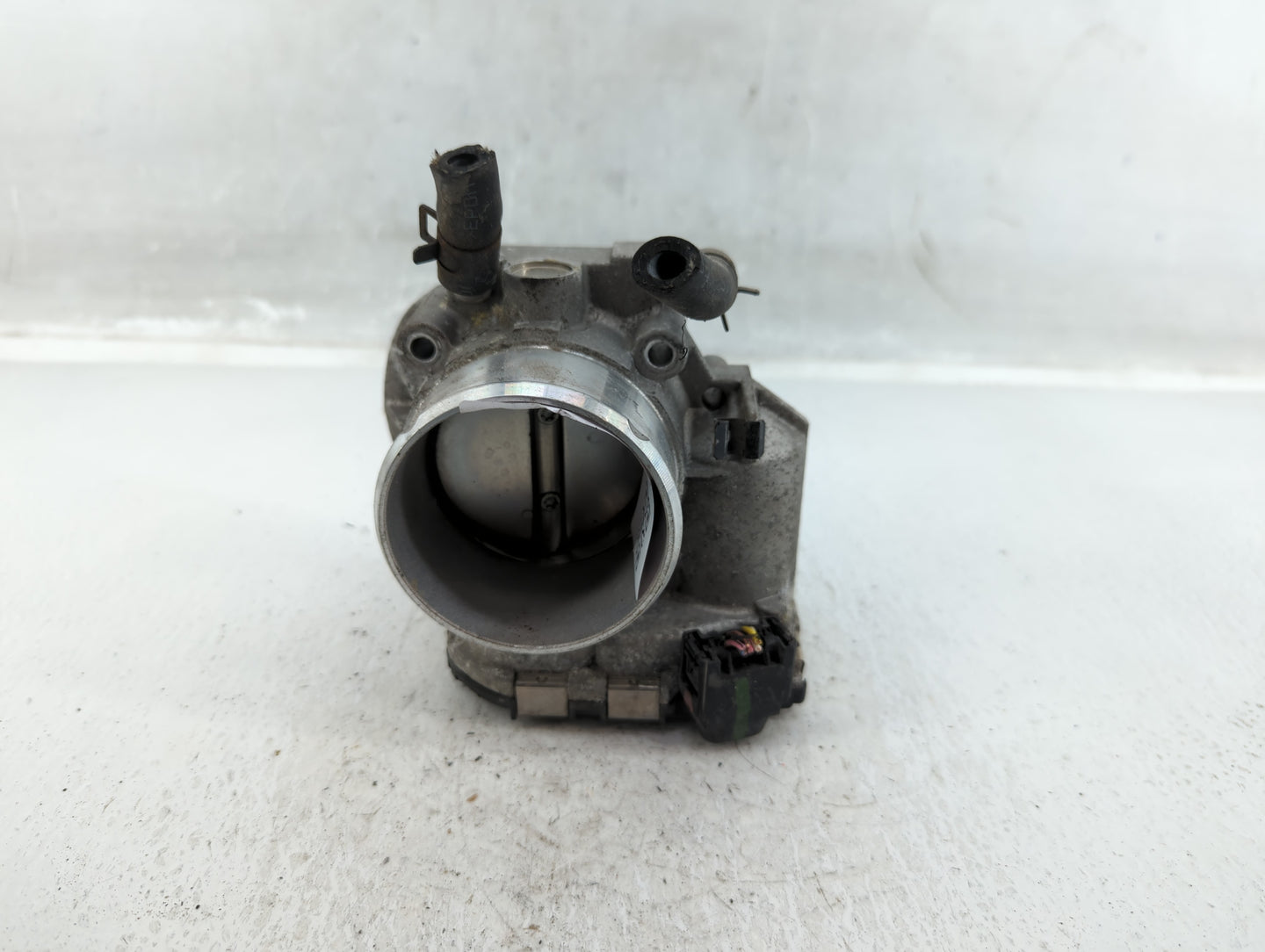 2011-2014 Hyundai Sonata Throttle Body P/N:35100-2G700 Fits Fits 2011 2012 2013 2014 2015 2016 OEM Used Auto Parts - Oemused