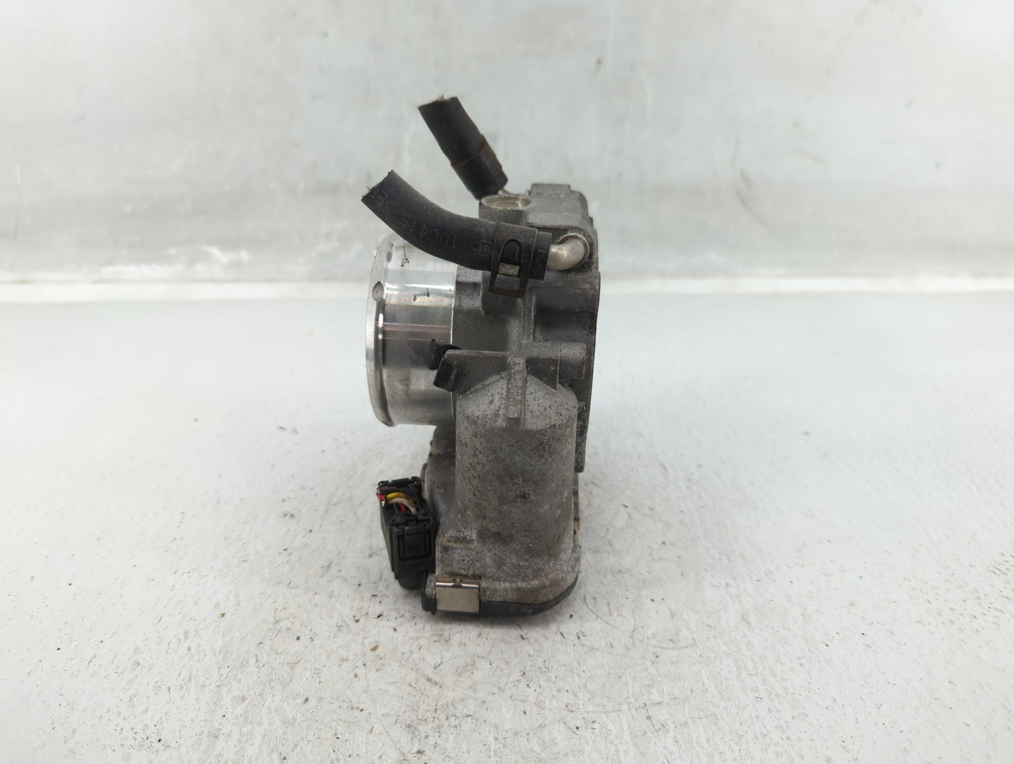 2011-2014 Hyundai Sonata Throttle Body P/N:35100-2G700 Fits Fits 2011 2012 2013 2014 2015 2016 OEM Used Auto Parts - Oemused