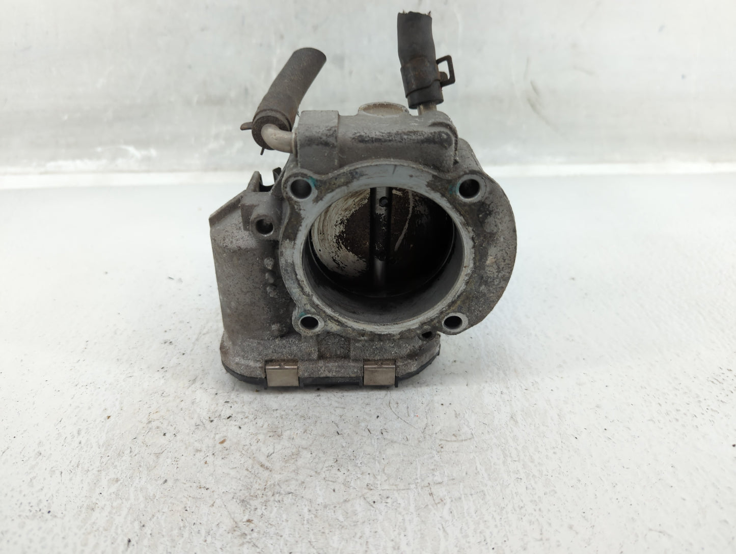 2011-2014 Hyundai Sonata Throttle Body P/N:35100-2G700 Fits Fits 2011 2012 2013 2014 2015 2016 OEM Used Auto Parts - Oemused