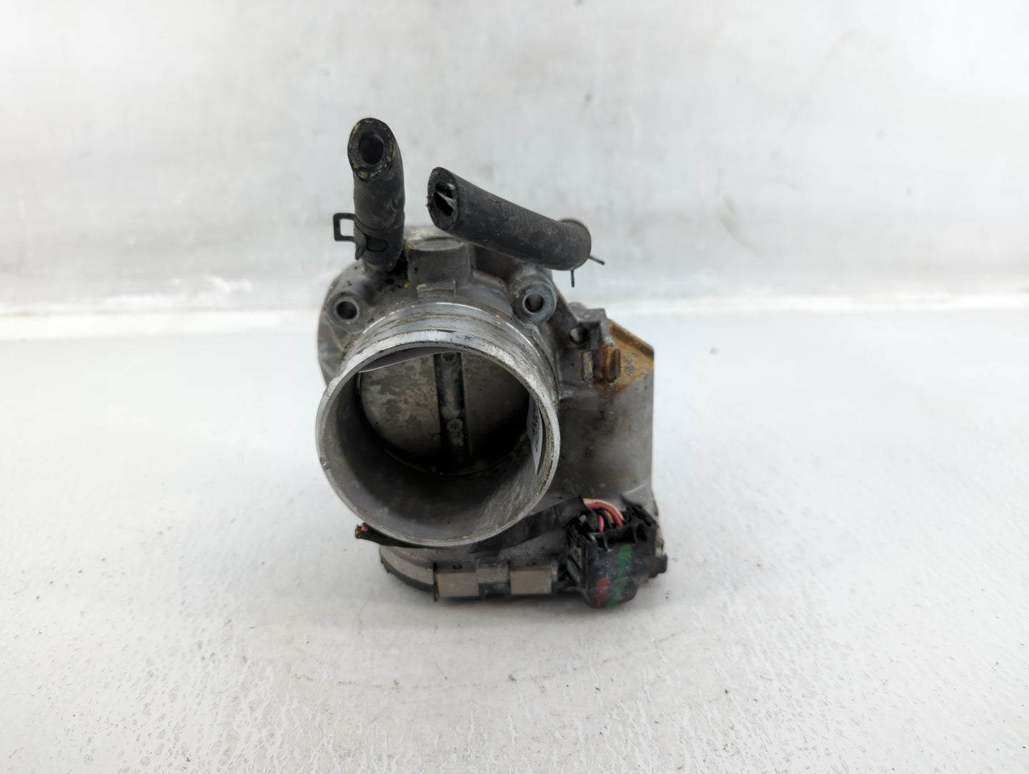 2011-2014 Hyundai Sonata Throttle Body P/N:35100-2G700 Fits Fits 2011 2012 2013 2014 2015 2016 OEM Used Auto Parts - Oemused