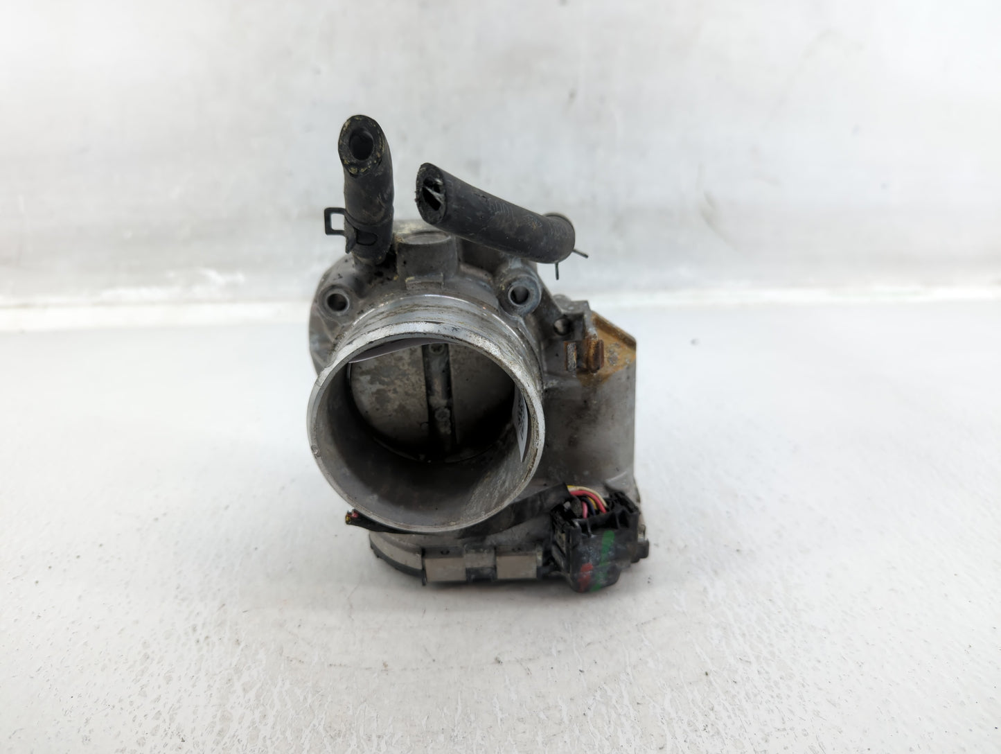 2011-2014 Hyundai Sonata Throttle Body P/N:35100-2G700 Fits Fits 2011 2012 2013 2014 2015 2016 OEM Used Auto Parts - Oemused