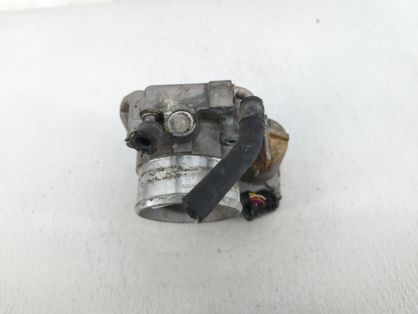 2011-2014 Hyundai Sonata Throttle Body P/N:35100-2G700 Fits Fits 2011 2012 2013 2014 2015 2016 OEM Used Auto Parts - Oemused