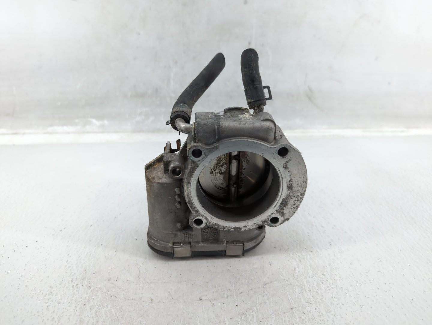 2011-2014 Hyundai Sonata Throttle Body P/N:35100-2G700 Fits Fits 2011 2012 2013 2014 2015 2016 OEM Used Auto Parts - Oemused