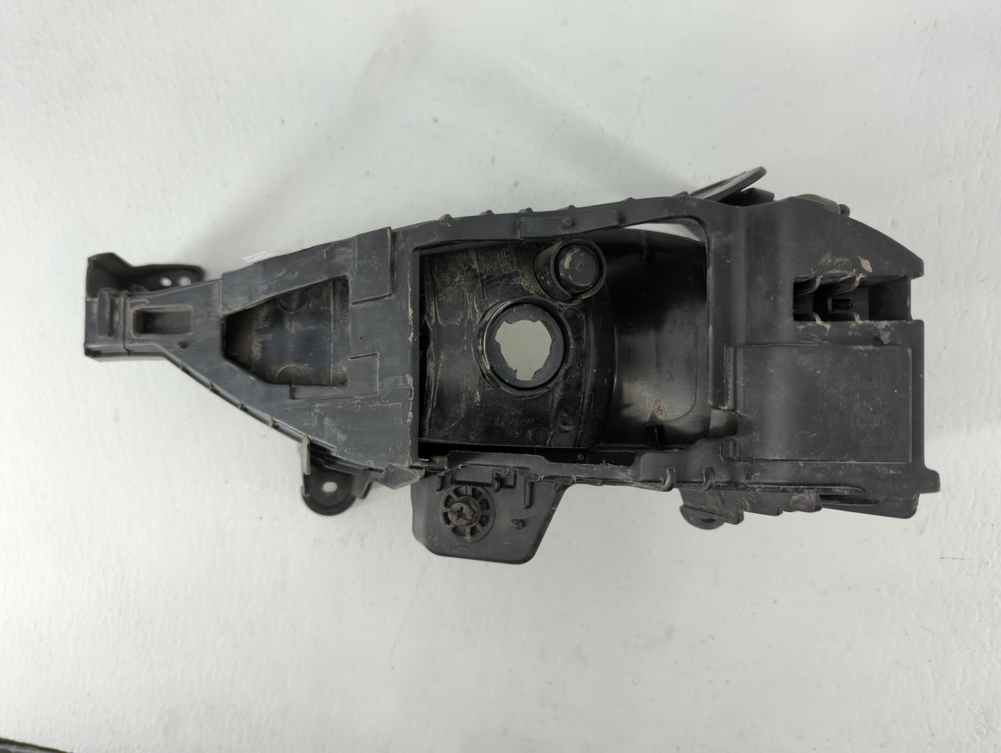 2011-2014 Hyundai Sonata Tail Light Assembly Passenger Right OEM P/N:92202-3QXXX Fits Fits 2011 2012 2013 2014 OEM Used Auto