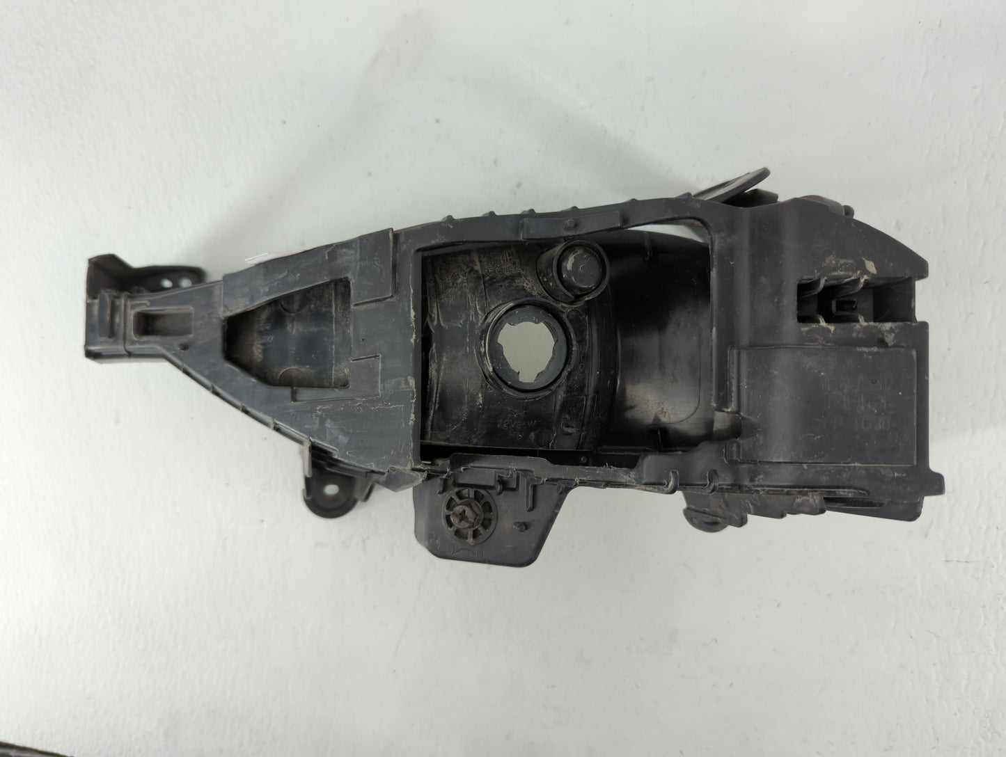 2011-2014 Hyundai Sonata Tail Light Assembly Passenger Right OEM P/N:92202-3QXXX Fits Fits 2011 2012 2013 2014 OEM Used Auto