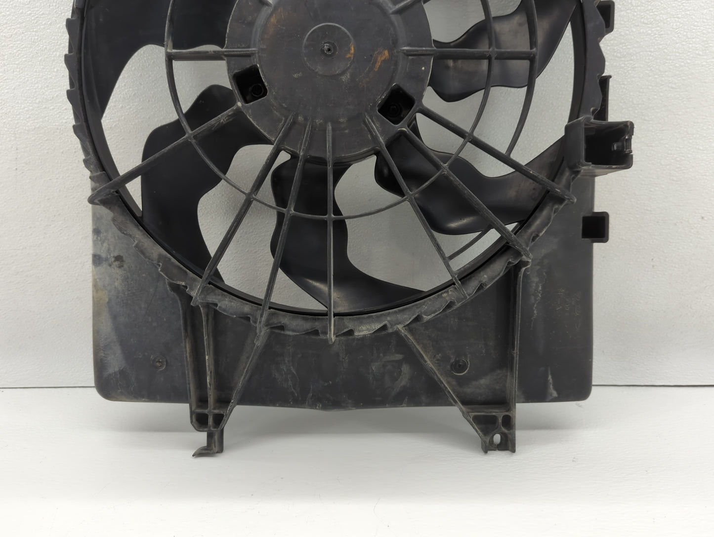 2011-2013 Hyundai Sonata Left Radiator Fan Motor Assembly - Oemusedautoparts1.com