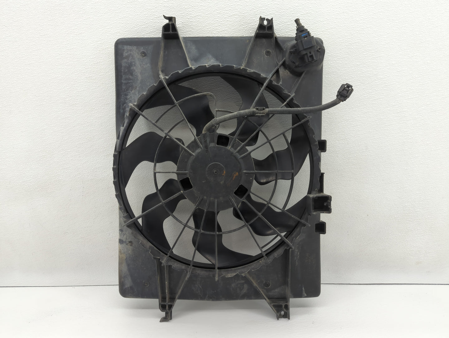 2011-2013 Hyundai Sonata Left Radiator Fan Motor Assembly - Oemusedautoparts1.com