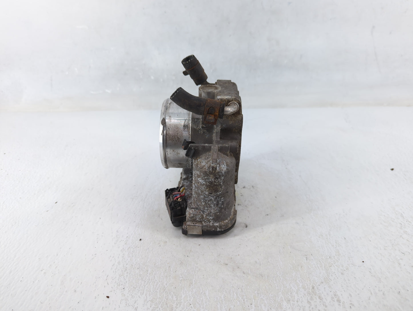 2011-2014 Hyundai Sonata Throttle Body P/N:35100-2G700 Fits Fits 2011 2012 2013 2014 2015 2016 OEM Used Auto Parts - Oemused