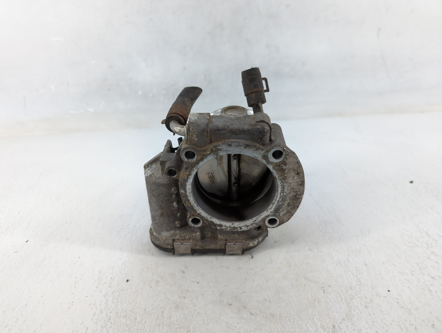 2011-2014 Hyundai Sonata Throttle Body P/N:35100-2G700 Fits Fits 2011 2012 2013 2014 2015 2016 OEM Used Auto Parts - Oemused