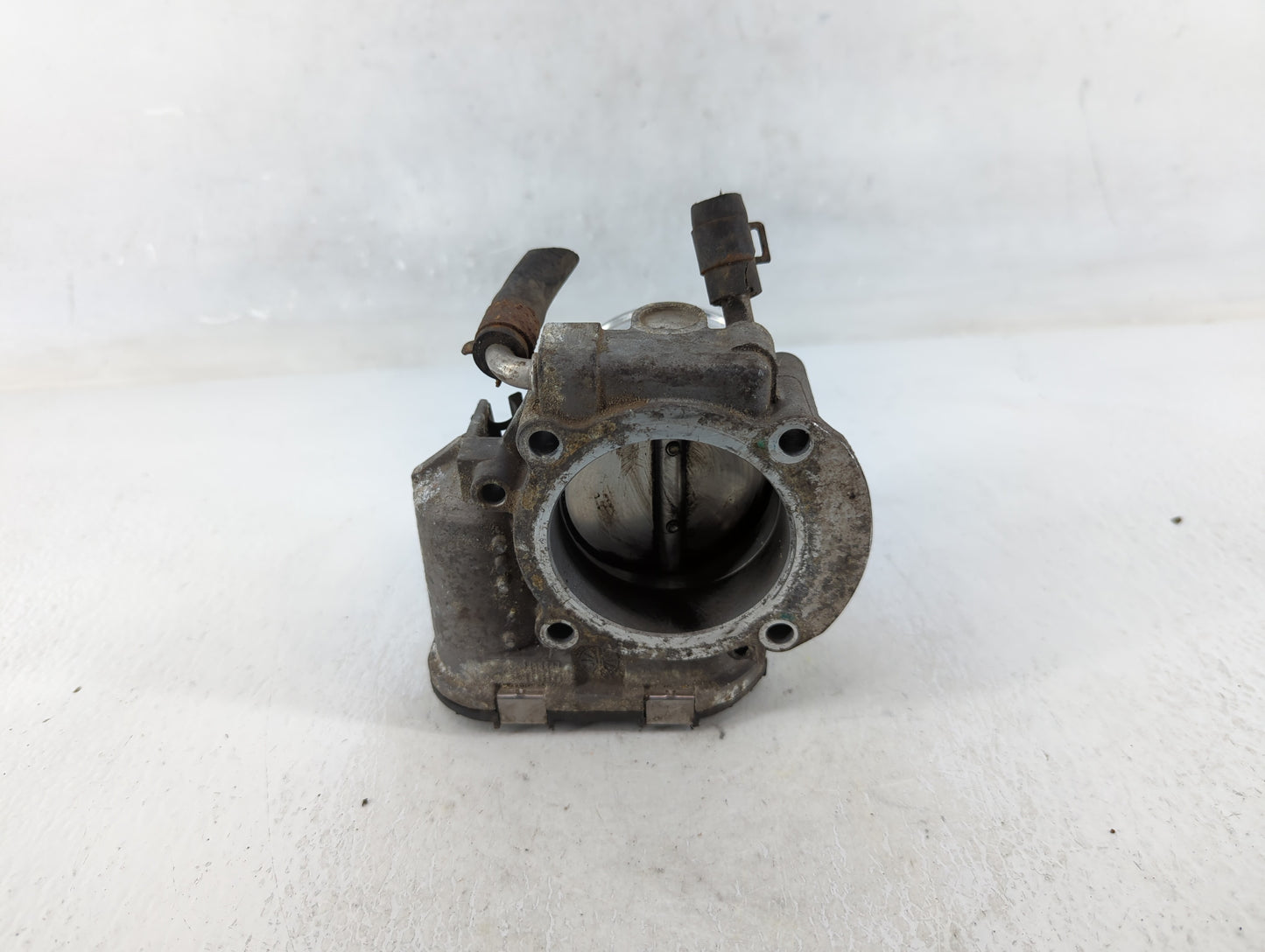 2011-2014 Hyundai Sonata Throttle Body P/N:35100-2G700 Fits Fits 2011 2012 2013 2014 2015 2016 OEM Used Auto Parts - Oemused
