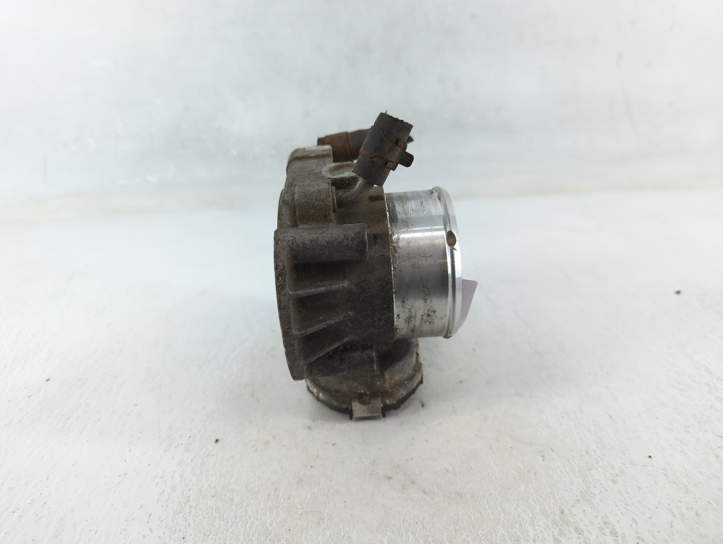 2011-2014 Hyundai Sonata Throttle Body P/N:35100-2G700 Fits Fits 2011 2012 2013 2014 2015 2016 OEM Used Auto Parts - Oemused