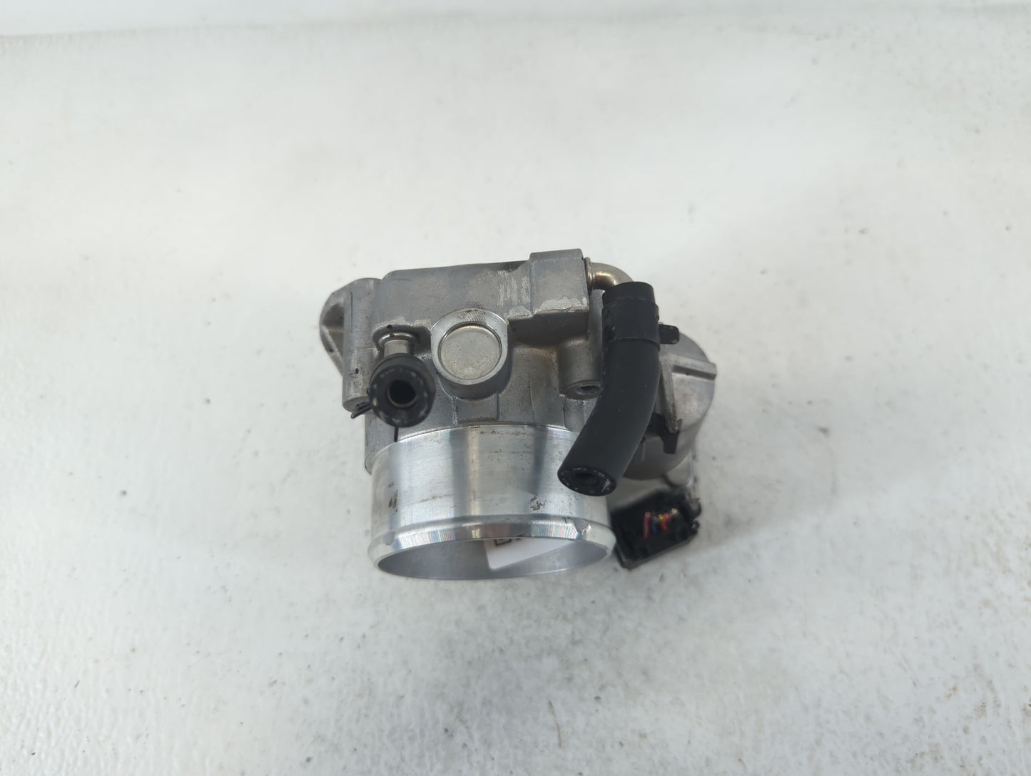 2011-2014 Hyundai Sonata Throttle Body P/N:35100-2G700 Fits Fits 2011 2012 2013 2014 2015 2016 OEM Used Auto Parts - Oemused