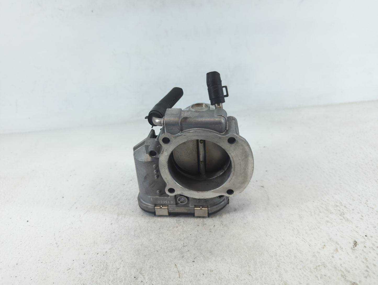 2011-2014 Hyundai Sonata Throttle Body P/N:35100-2G700 Fits Fits 2011 2012 2013 2014 2015 2016 OEM Used Auto Parts - Oemused