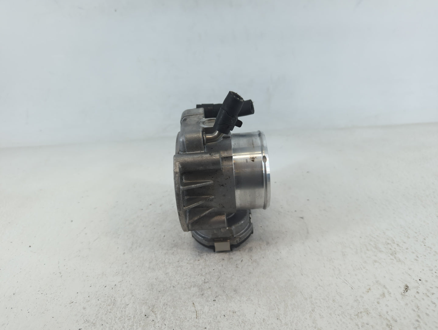2011-2014 Hyundai Sonata Throttle Body P/N:35100-2G700 Fits Fits 2011 2012 2013 2014 2015 2016 OEM Used Auto Parts - Oemused
