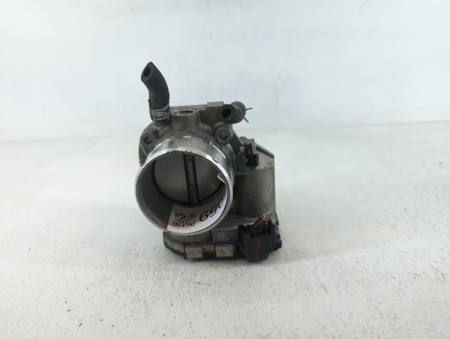 2011-2014 Hyundai Sonata Throttle Body P/N:35100-2G700 Fits Fits 2011 2012 2013 2014 2015 2016 OEM Used Auto Parts - Oemused