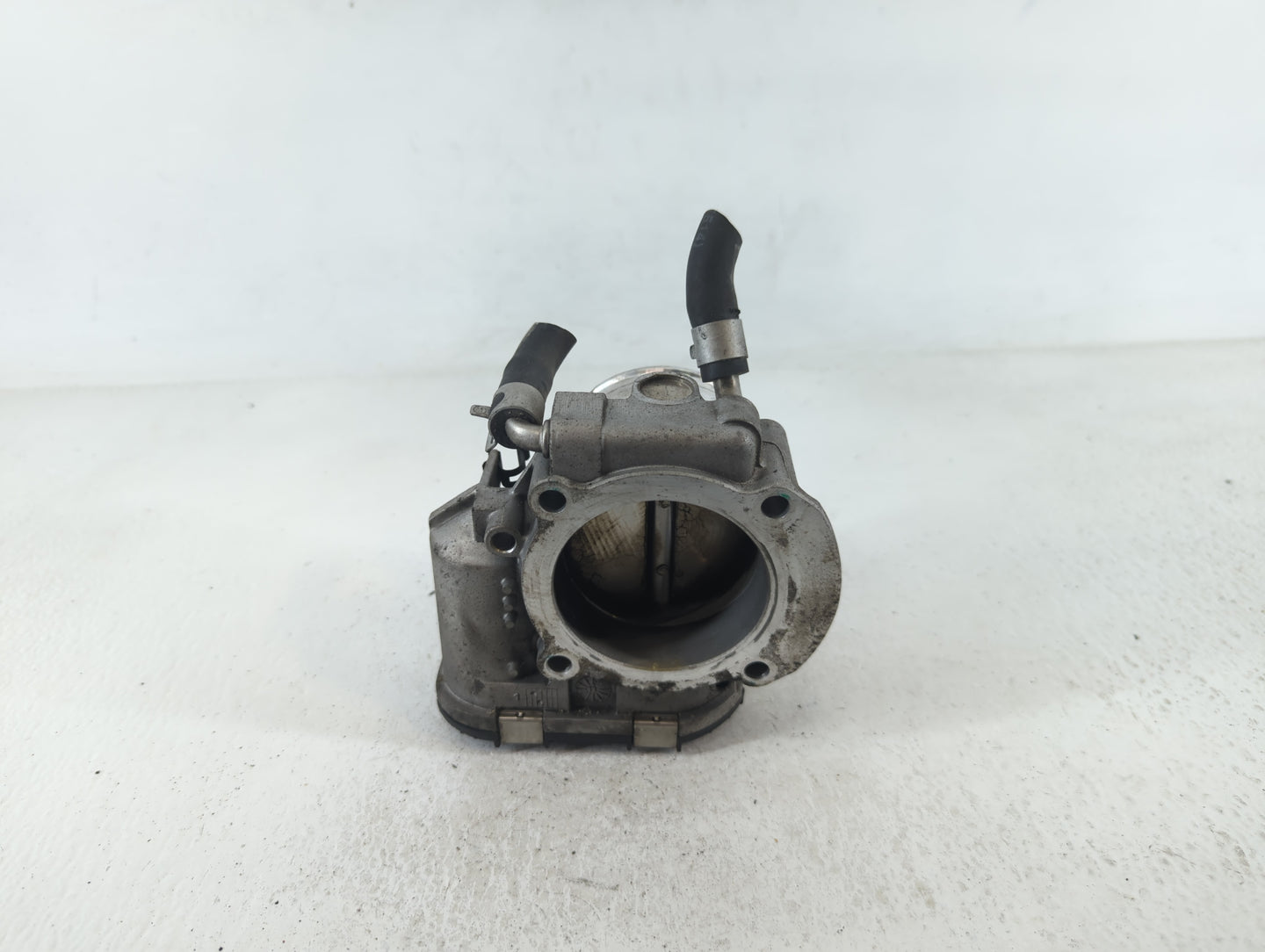 2011-2014 Hyundai Sonata Throttle Body P/N:35100-2G700 Fits Fits 2011 2012 2013 2014 2015 2016 OEM Used Auto Parts - Oemused