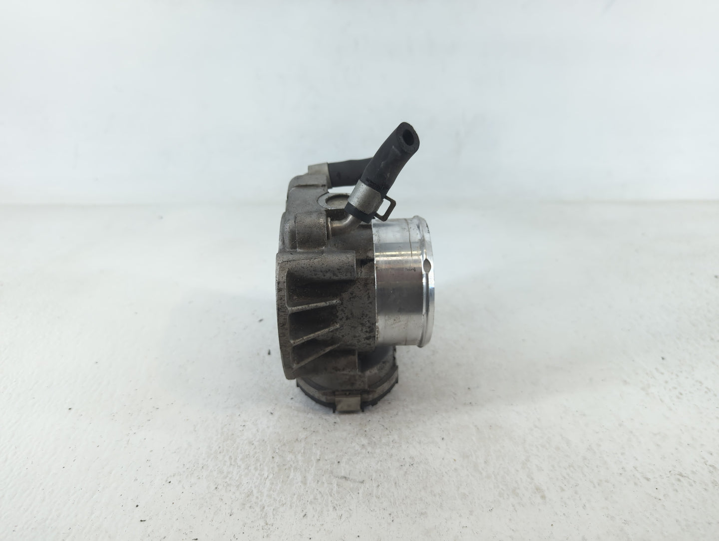 2011-2014 Hyundai Sonata Throttle Body P/N:35100-2G700 Fits Fits 2011 2012 2013 2014 2015 2016 OEM Used Auto Parts - Oemused