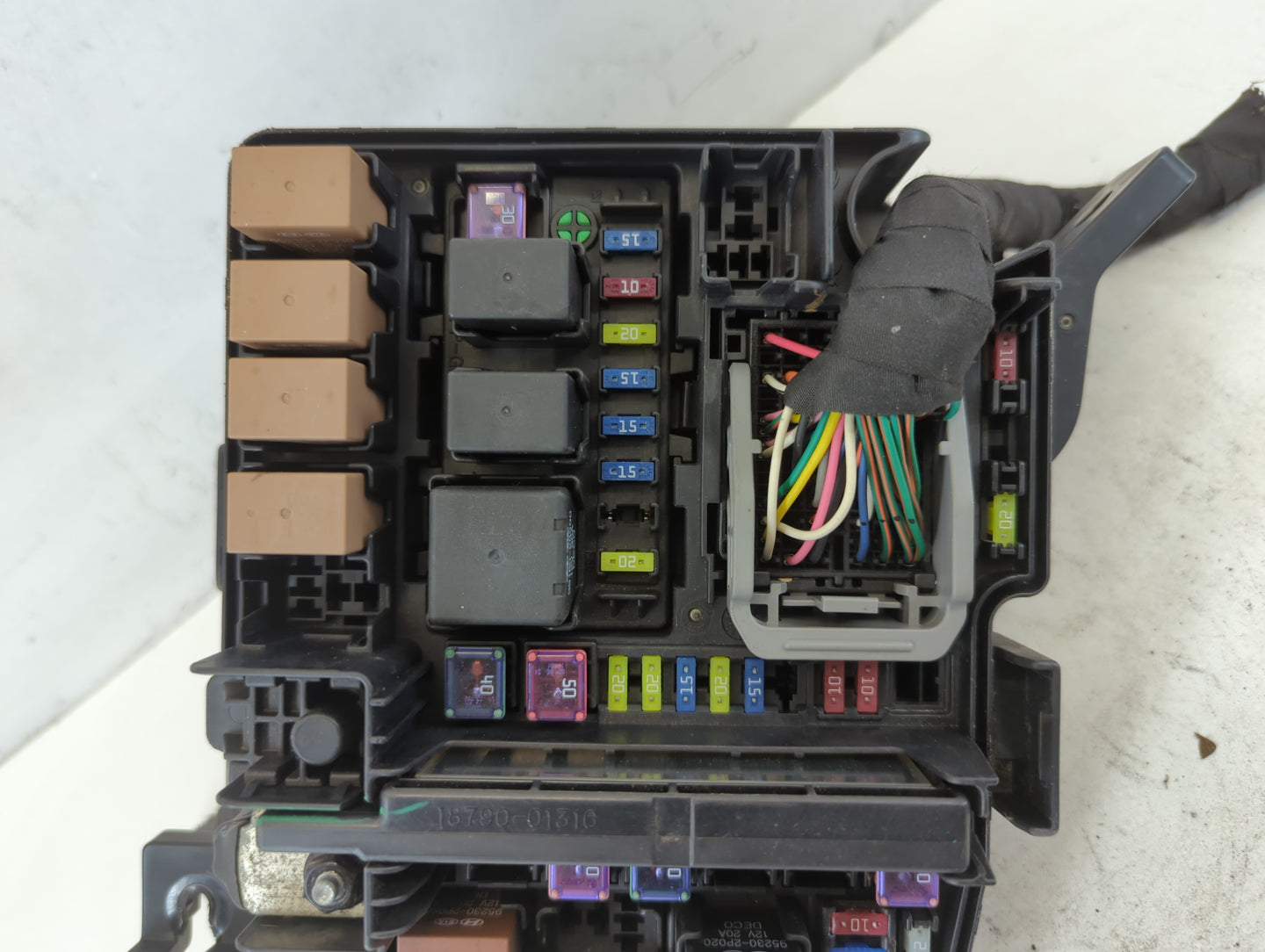 2011-2014 Hyundai Sonata Fusebox Fuse Box Panel Relay Module P/N:91950-3S711 Fits Fits 2011 2012 2013 2014 OEM Used Auto Par
